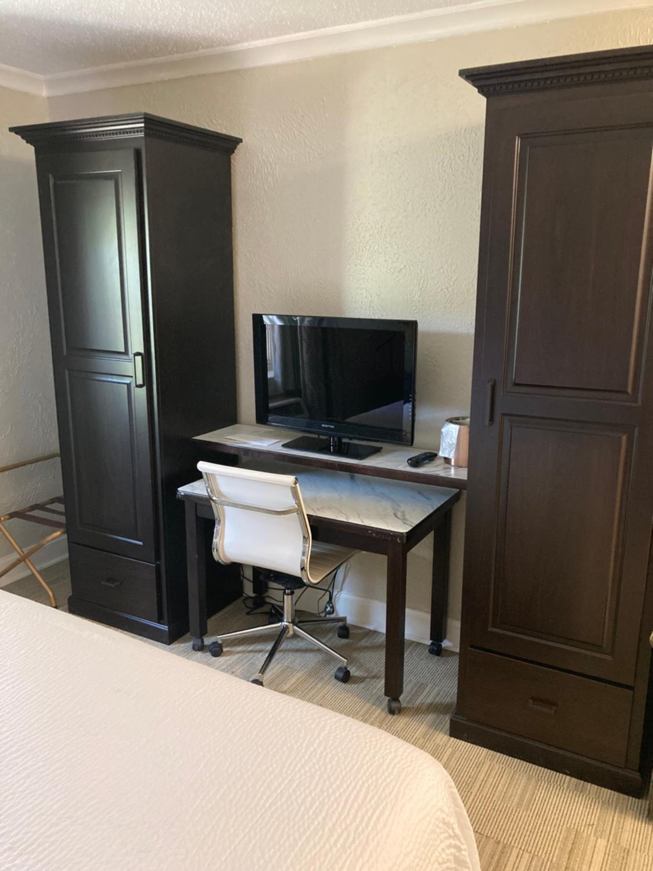 Standard King Room - Photo 2