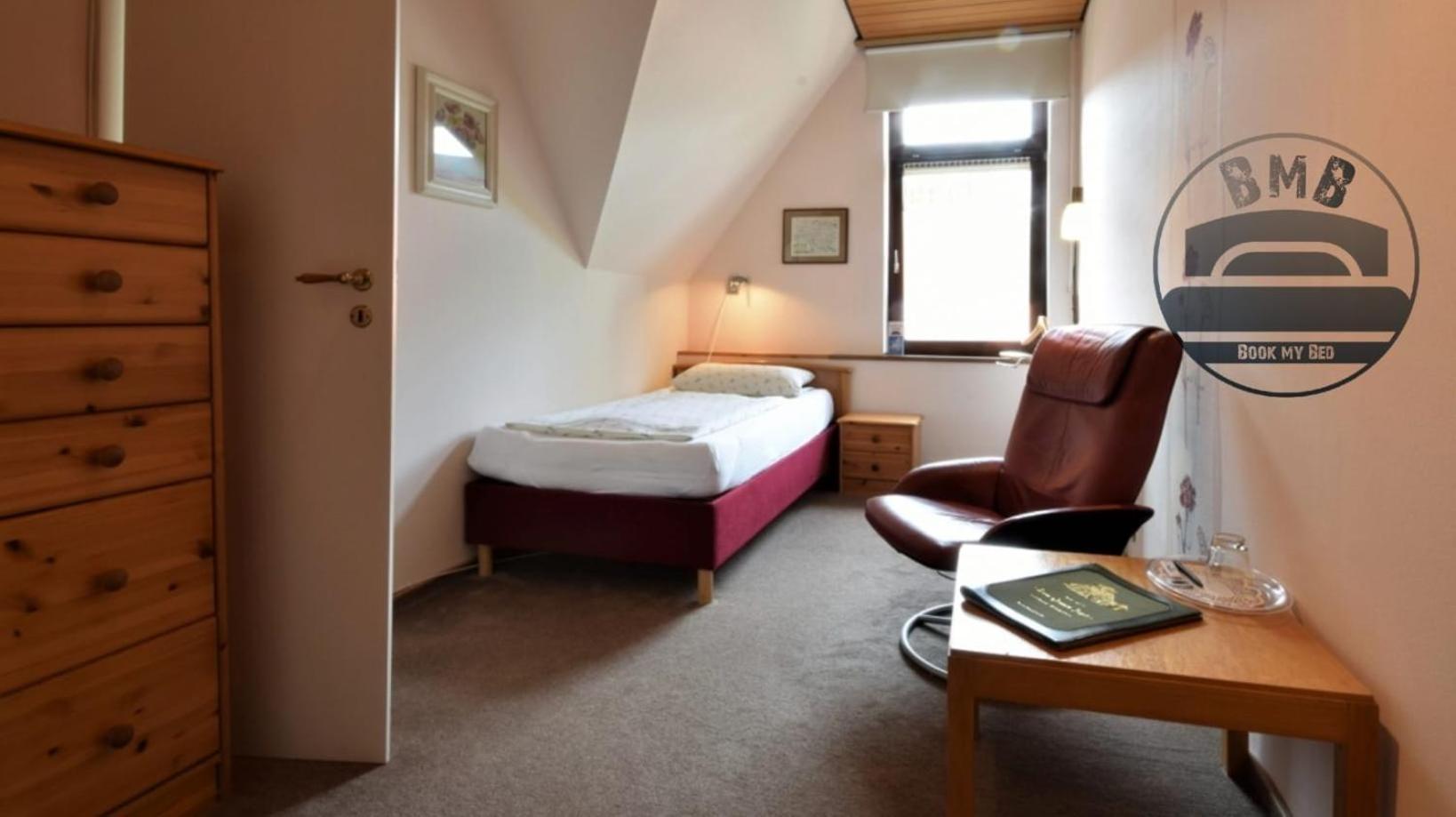 Single Room with Private Bathroom photo 2