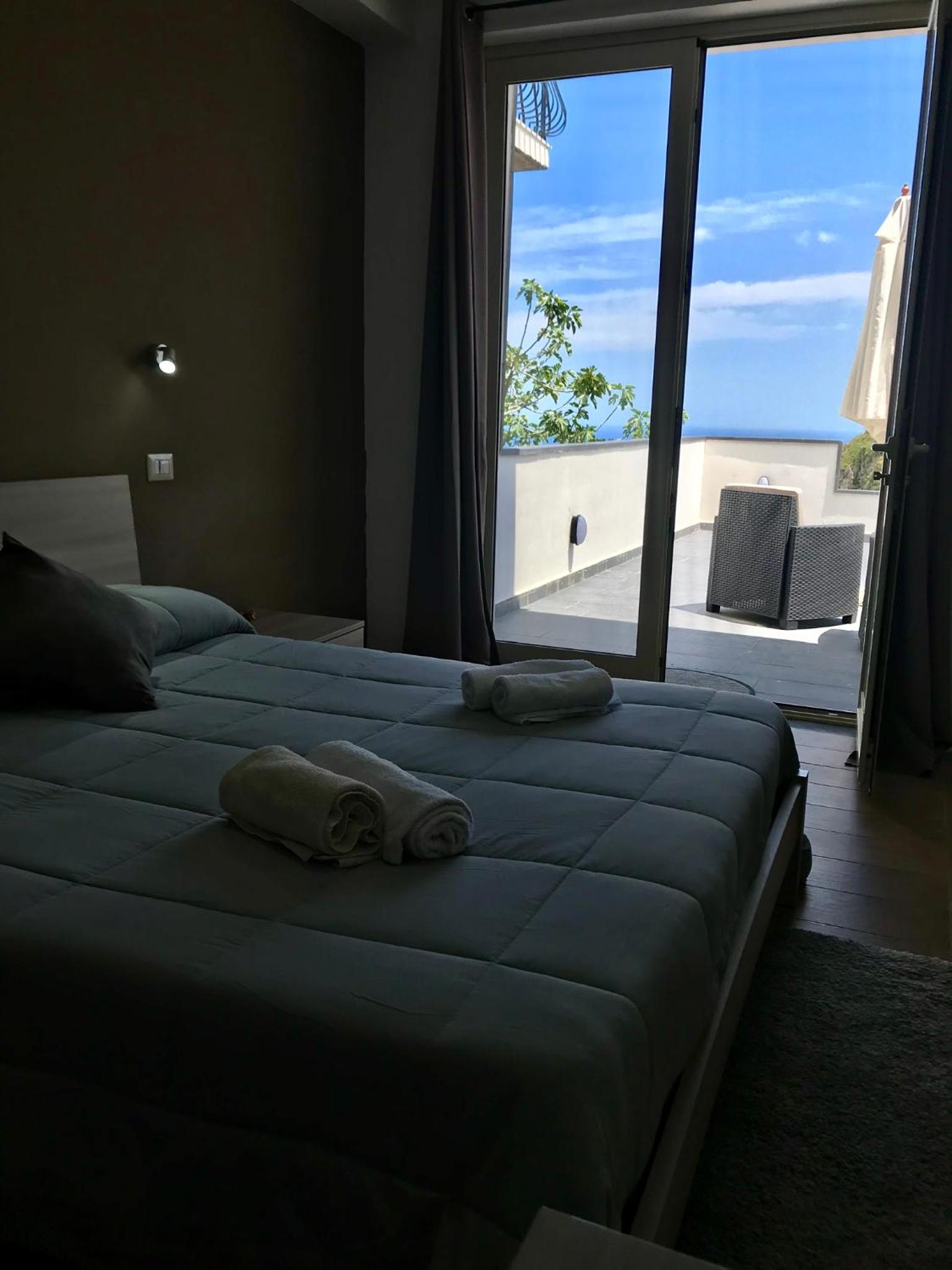Double or Twin Room with Sea View - Photo 14