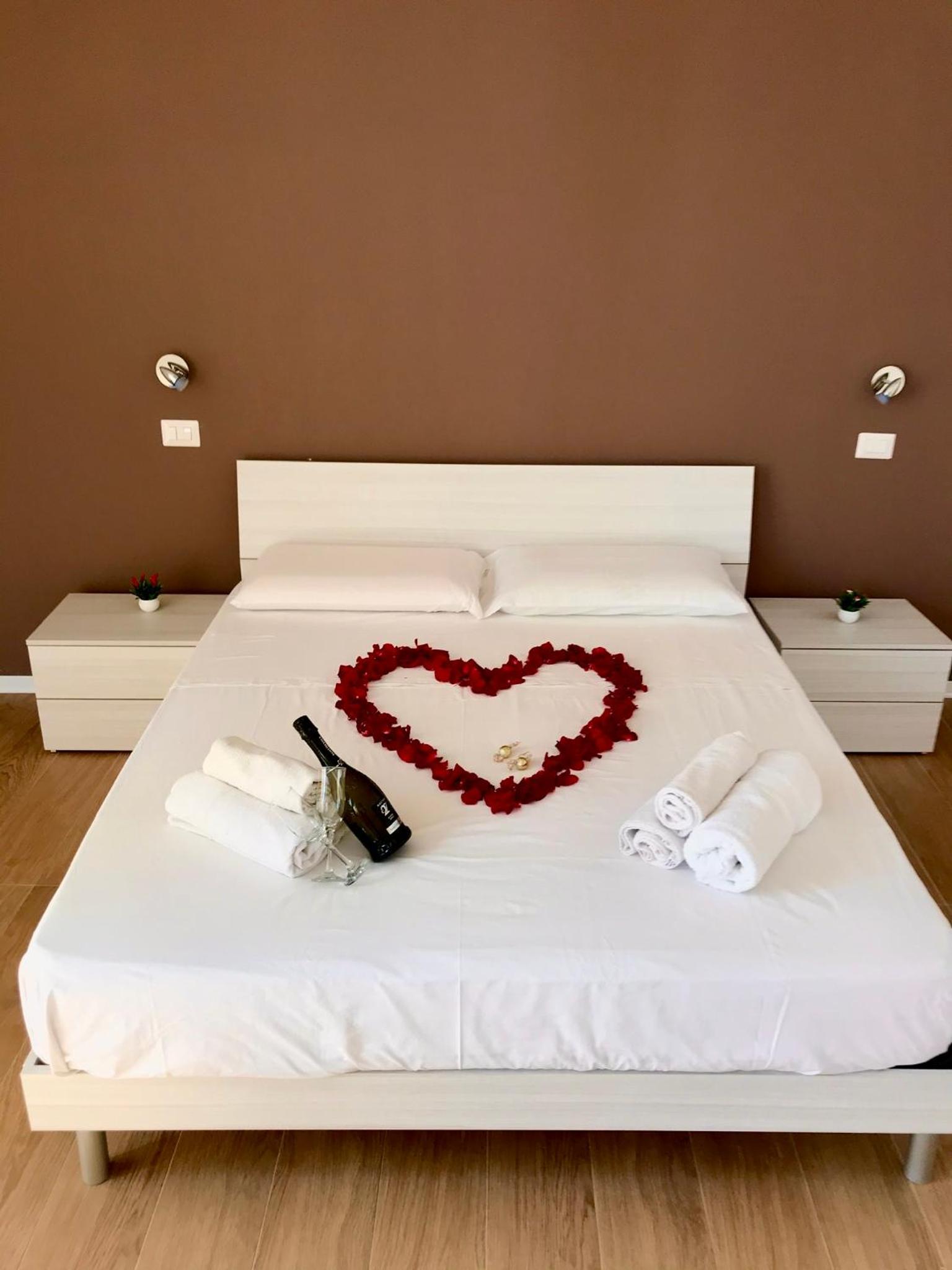 Double or Twin Room with Sea View - Photo 24