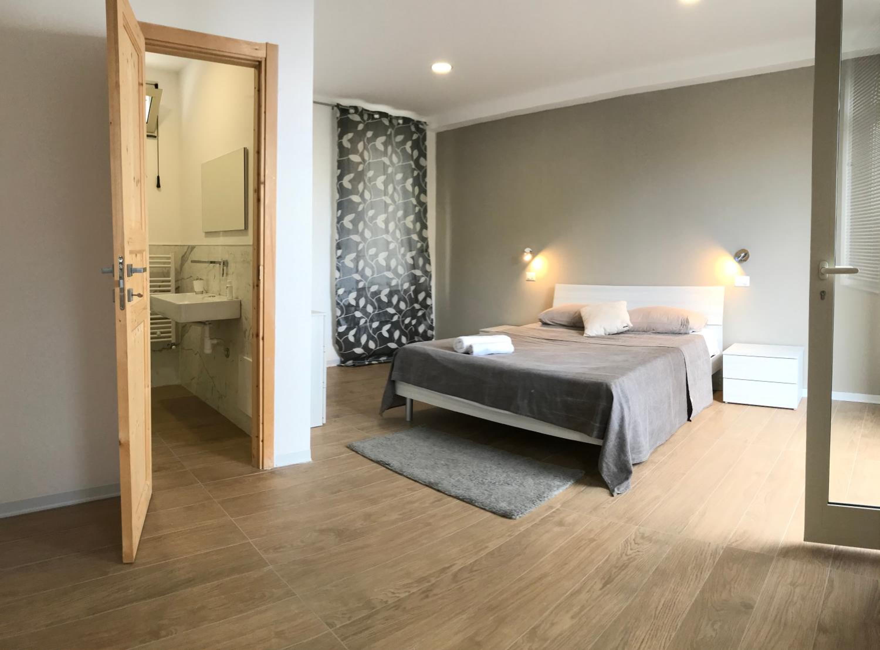 Double or Twin Room with Sea View - Photo 28
