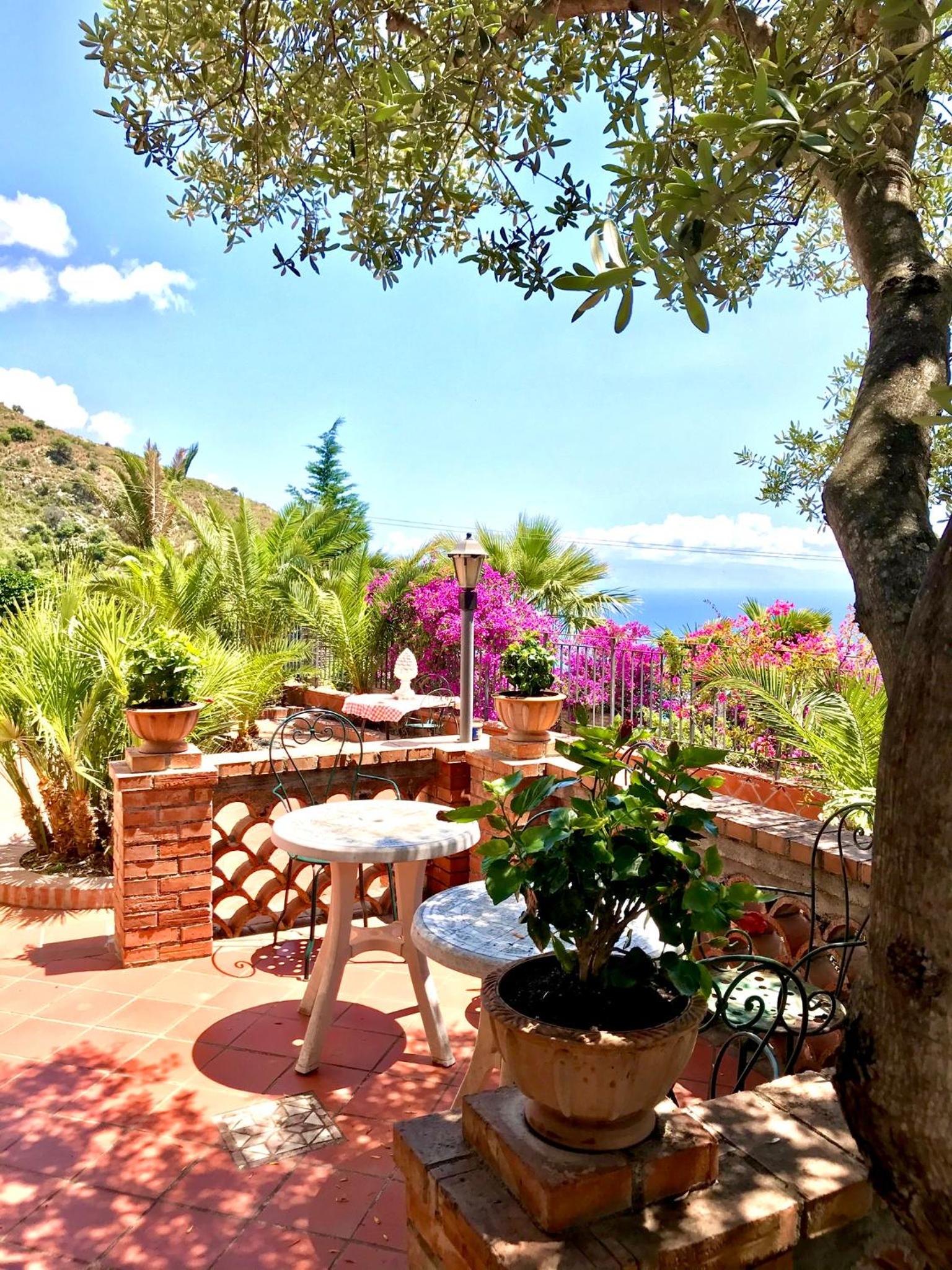 Double or Twin Room with Sea View - Photo 8