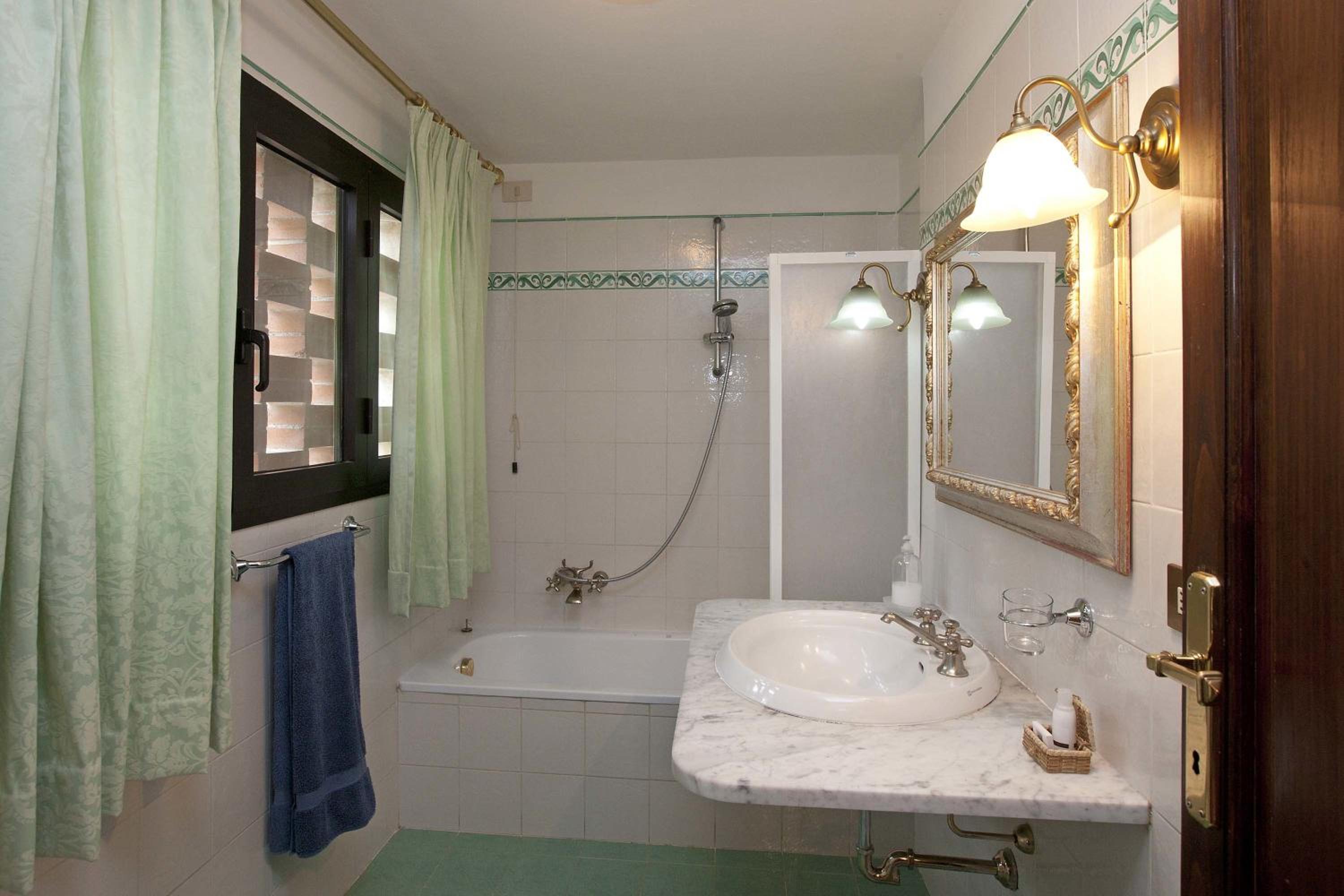 Two-Bedroom House photo 3