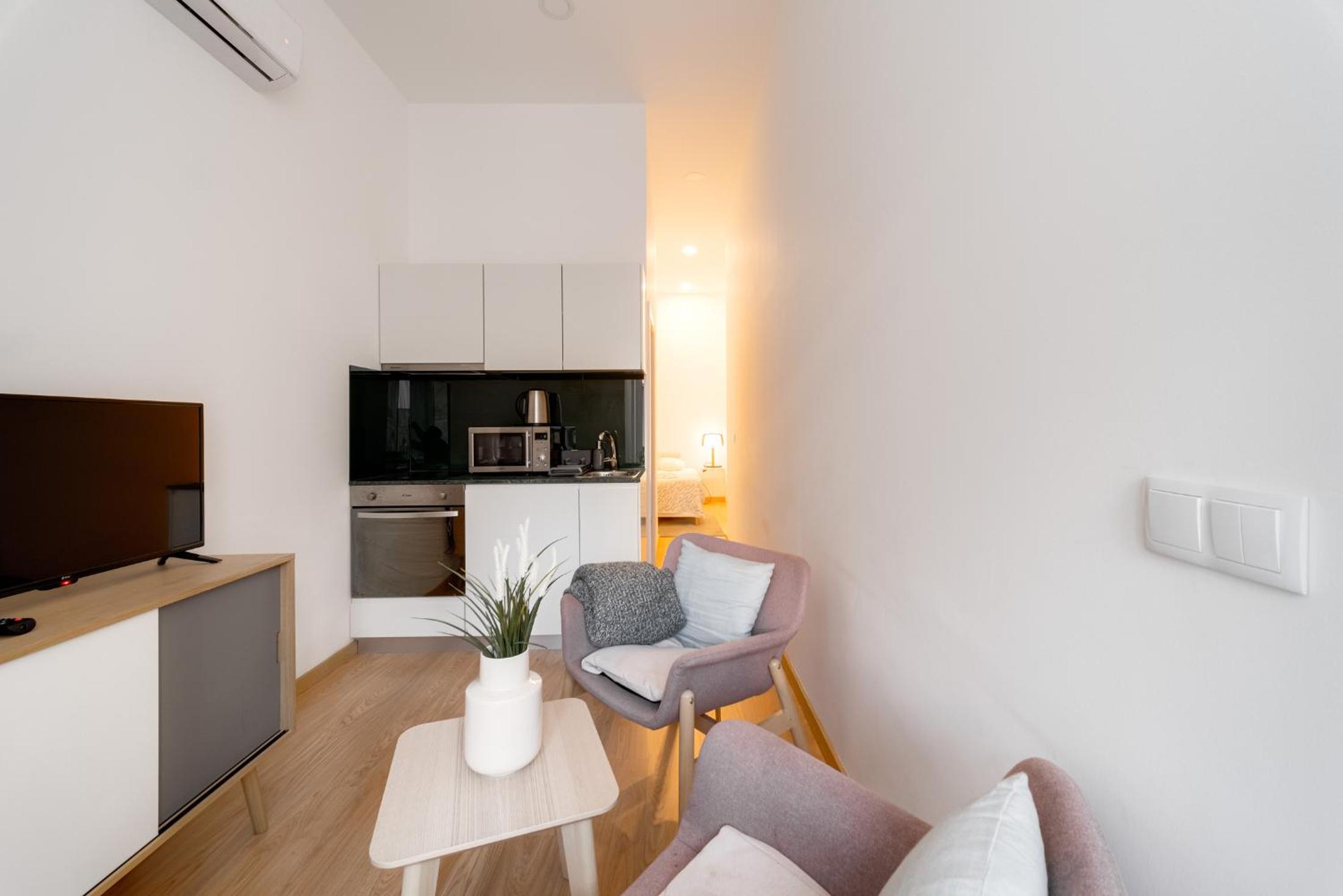 Apartment with Terrace - Photo 8