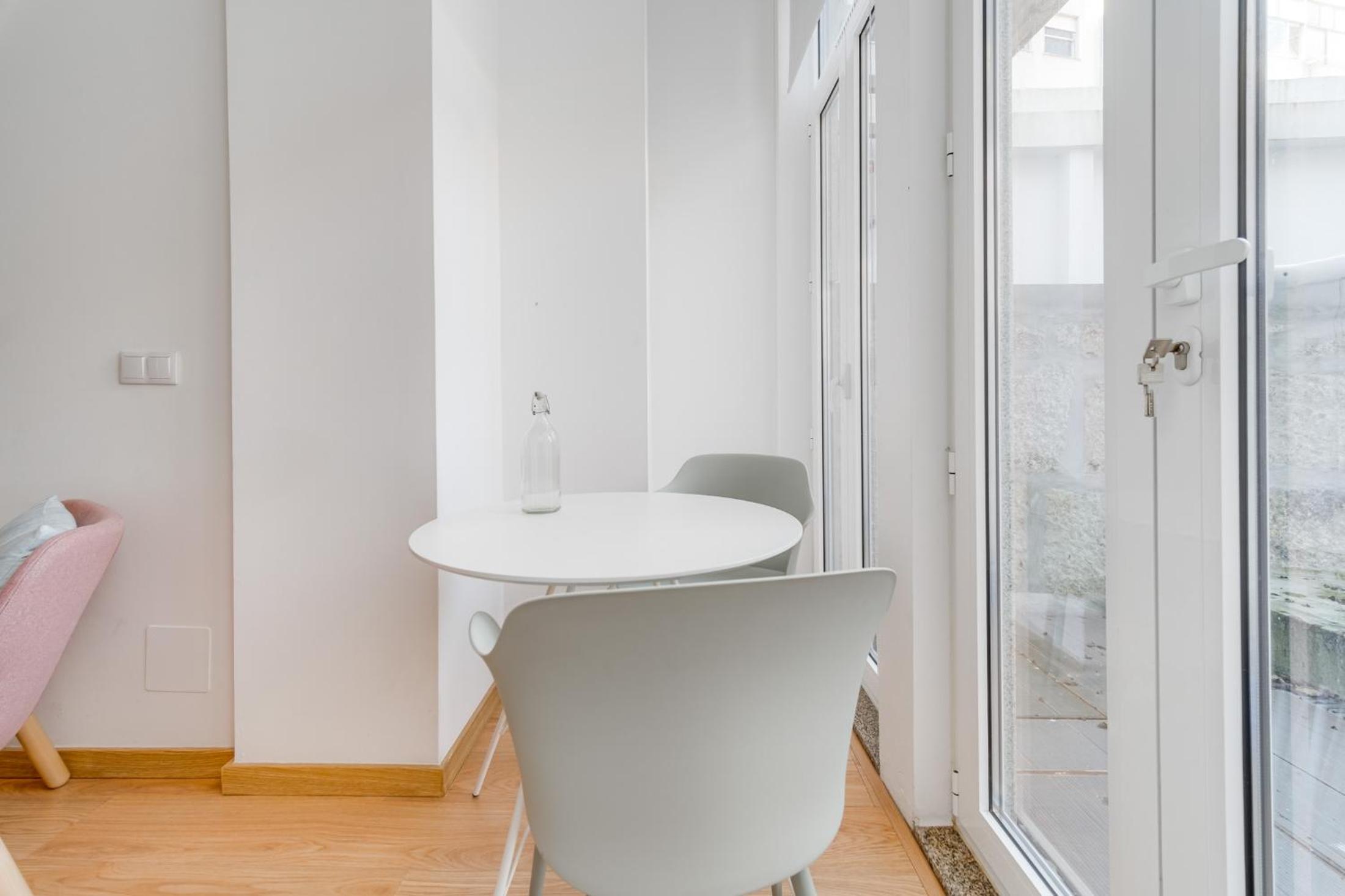 Apartment with Terrace - Photo 7