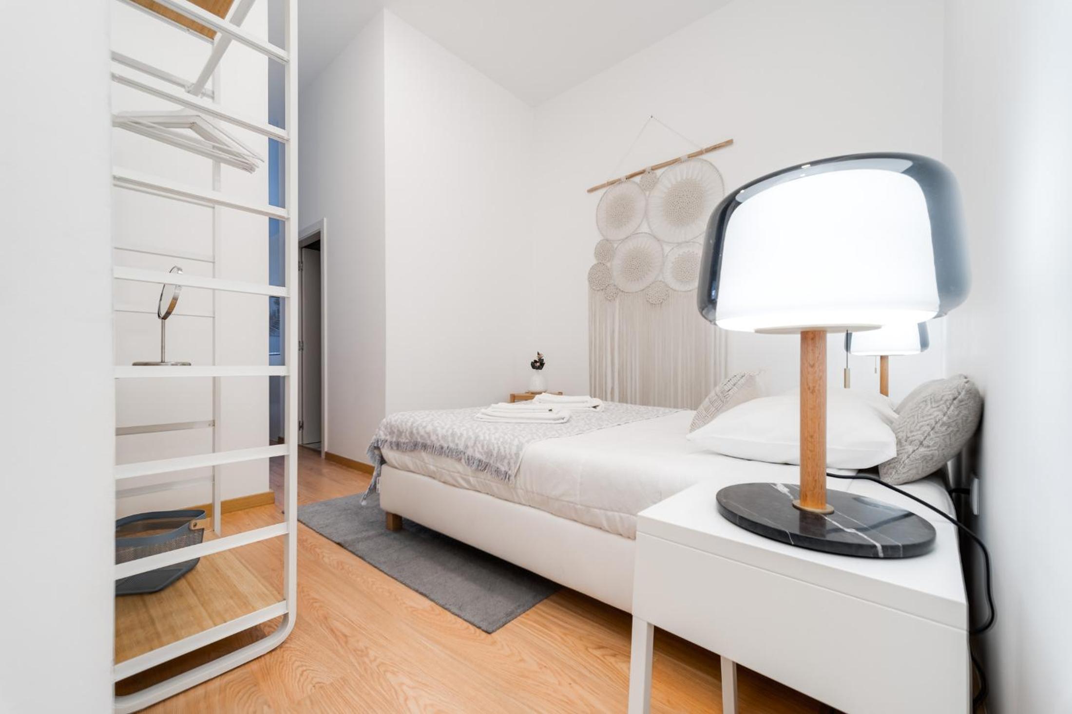 Apartment with Terrace - Photo 5