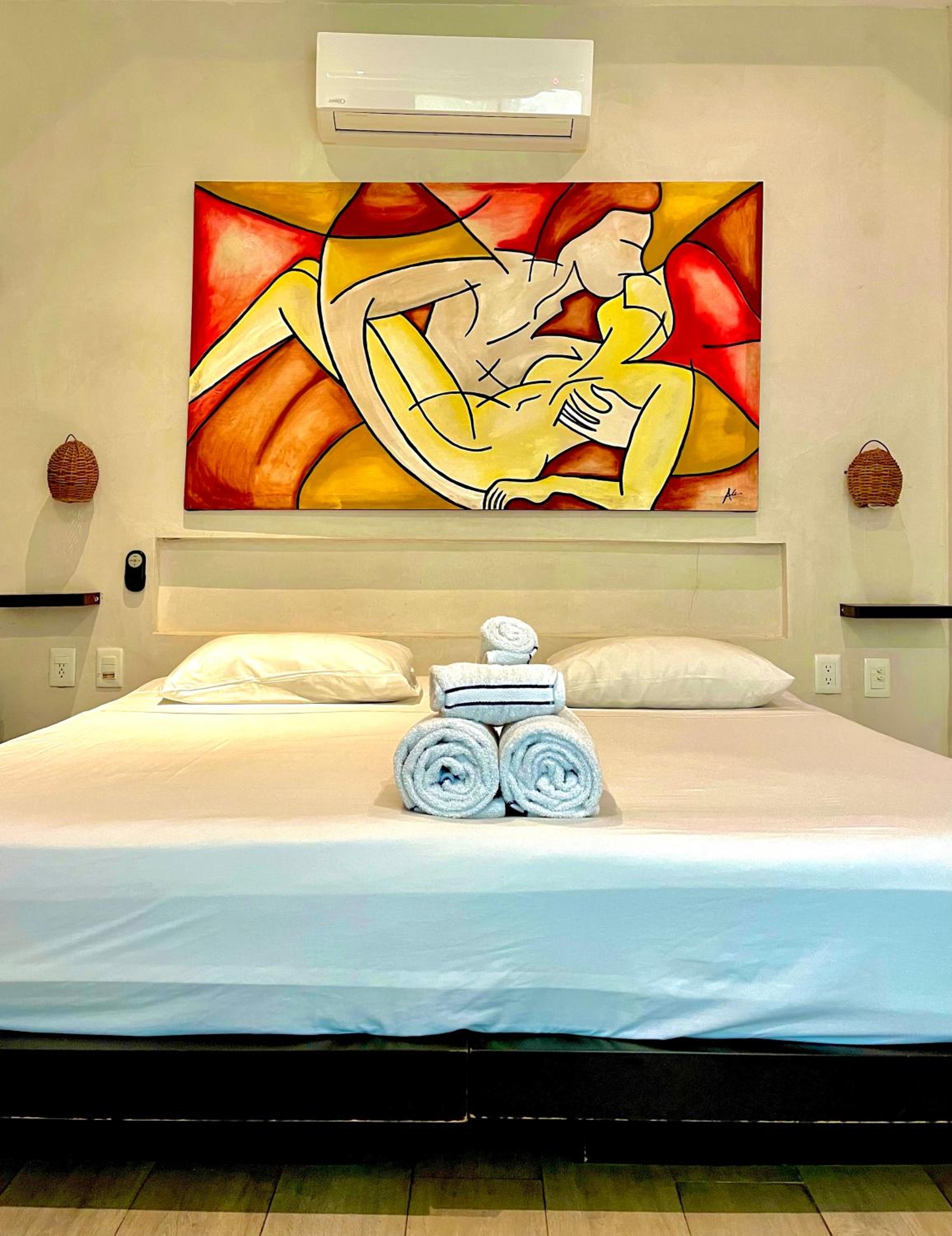 Deluxe Room (2 Adults + 1 Child) - Photo 12