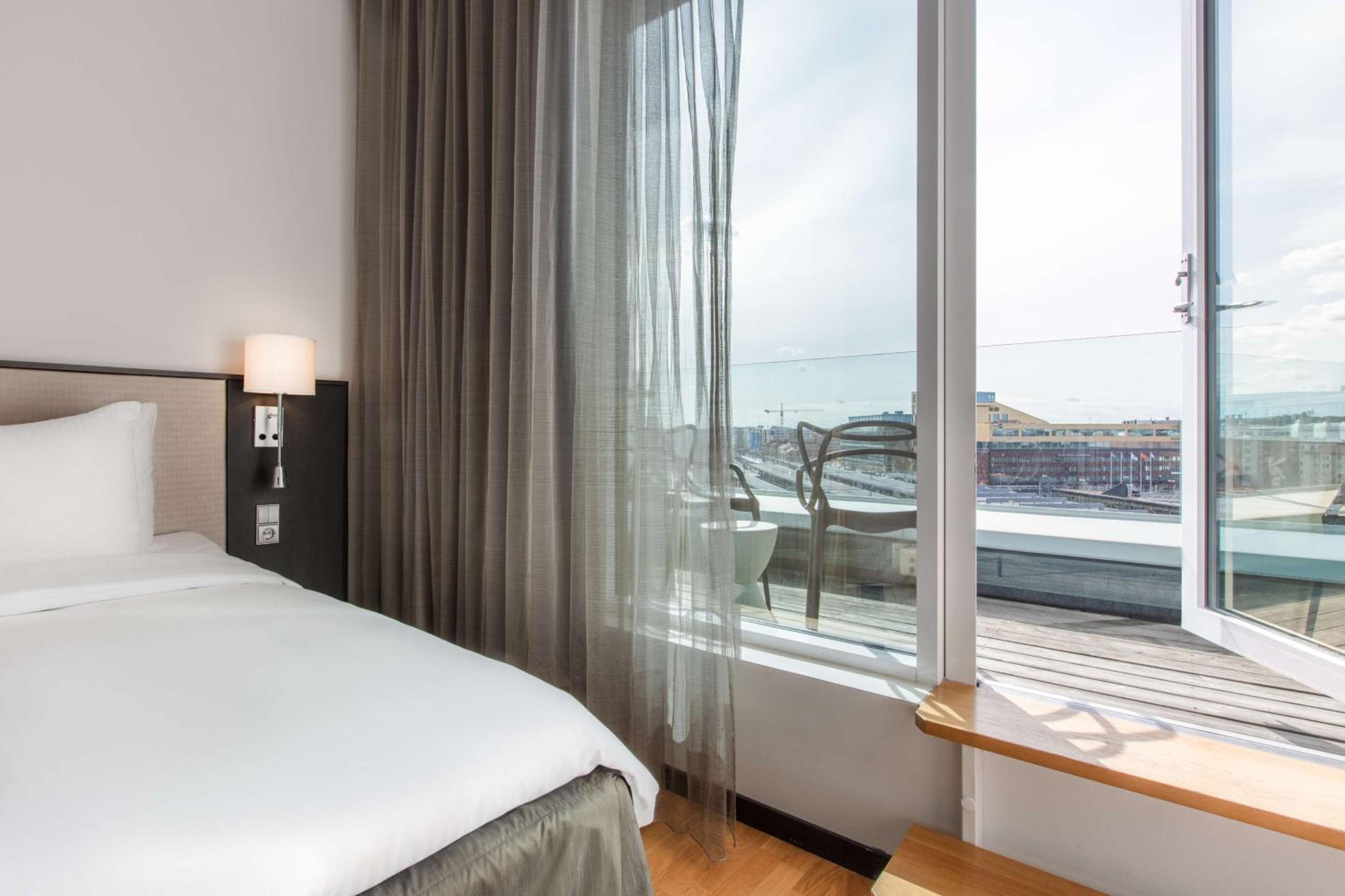 Standard Room with City View and Balcony - Photo 1