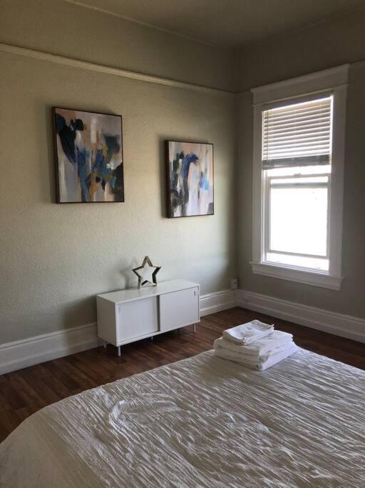 Three-Bedroom Apartment photo 2