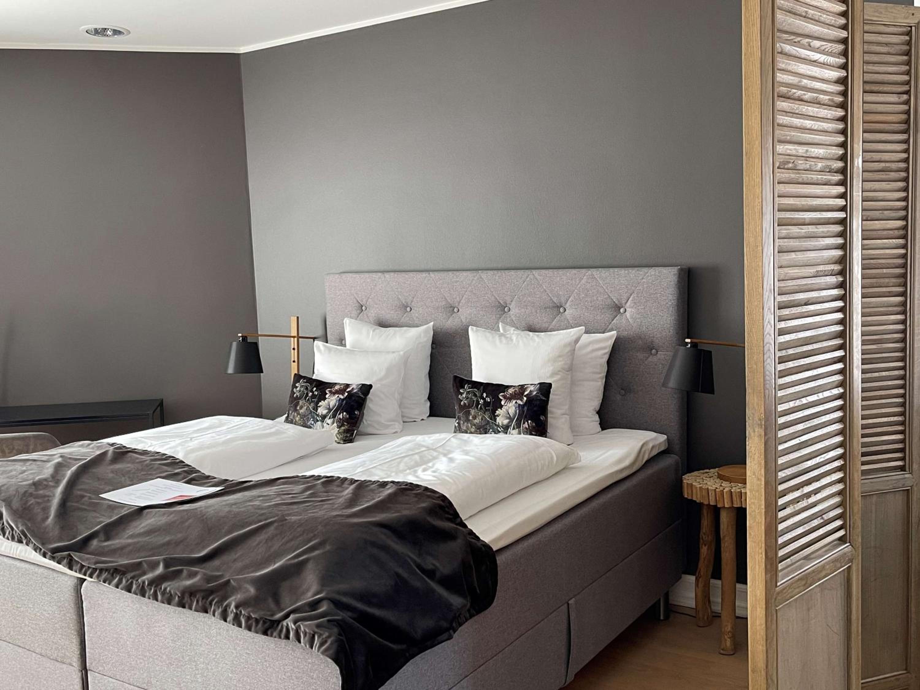 Junior King Suite - Non-Smoking - Photo 8