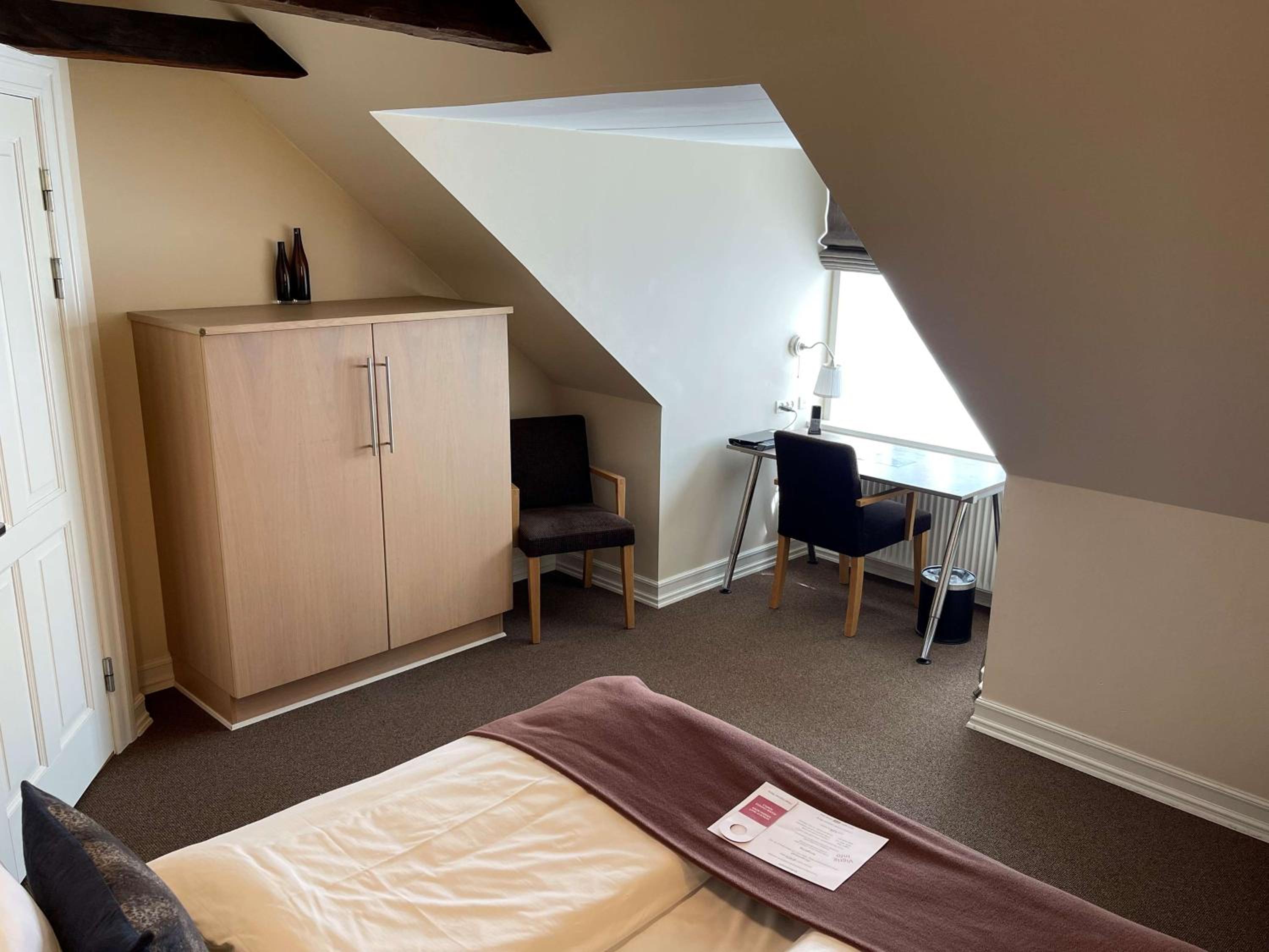 Deluxe Family Room - Photo 2