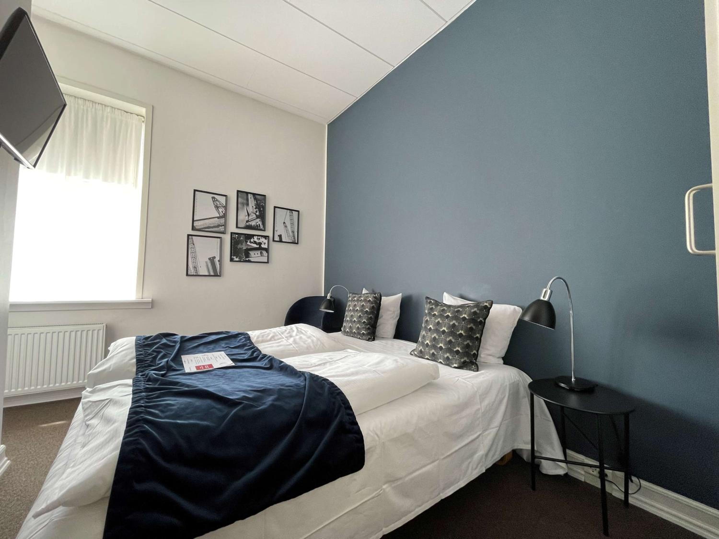 Standard Double Room - Non-Smoking - Photo 9