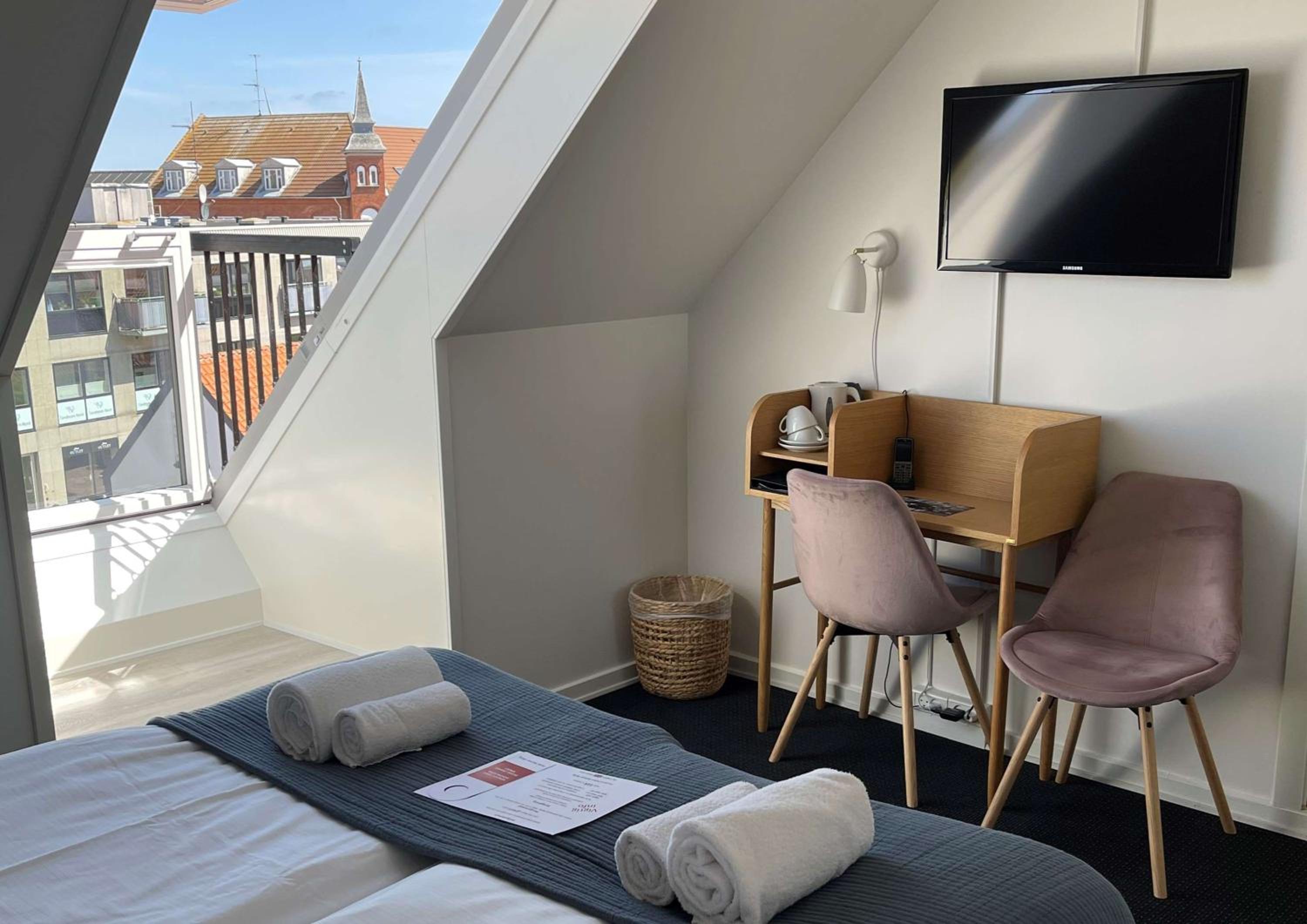 Standard Double Room - Non-Smoking - Photo 3