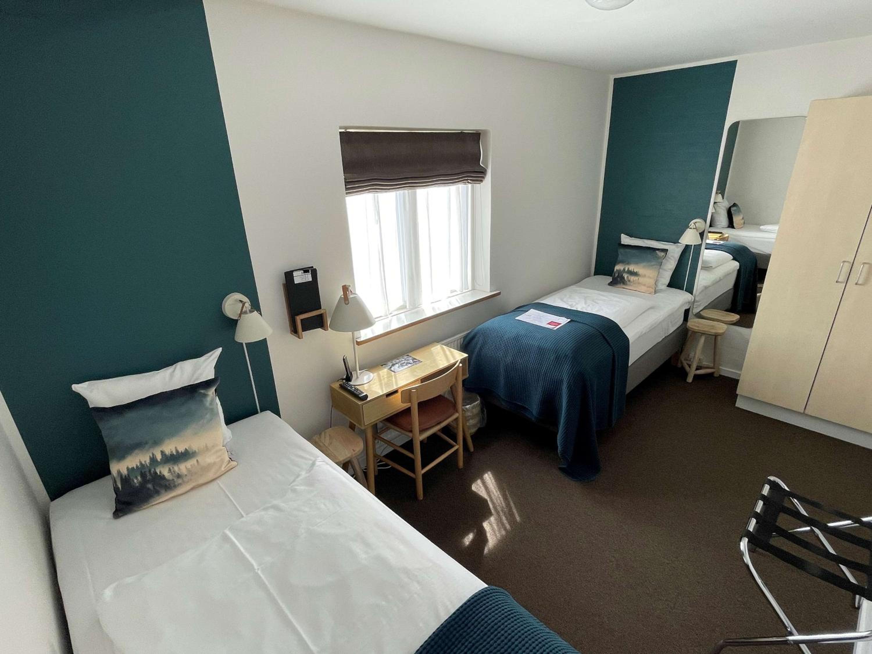 Standard Twin Room - Non-Smoking photo 3