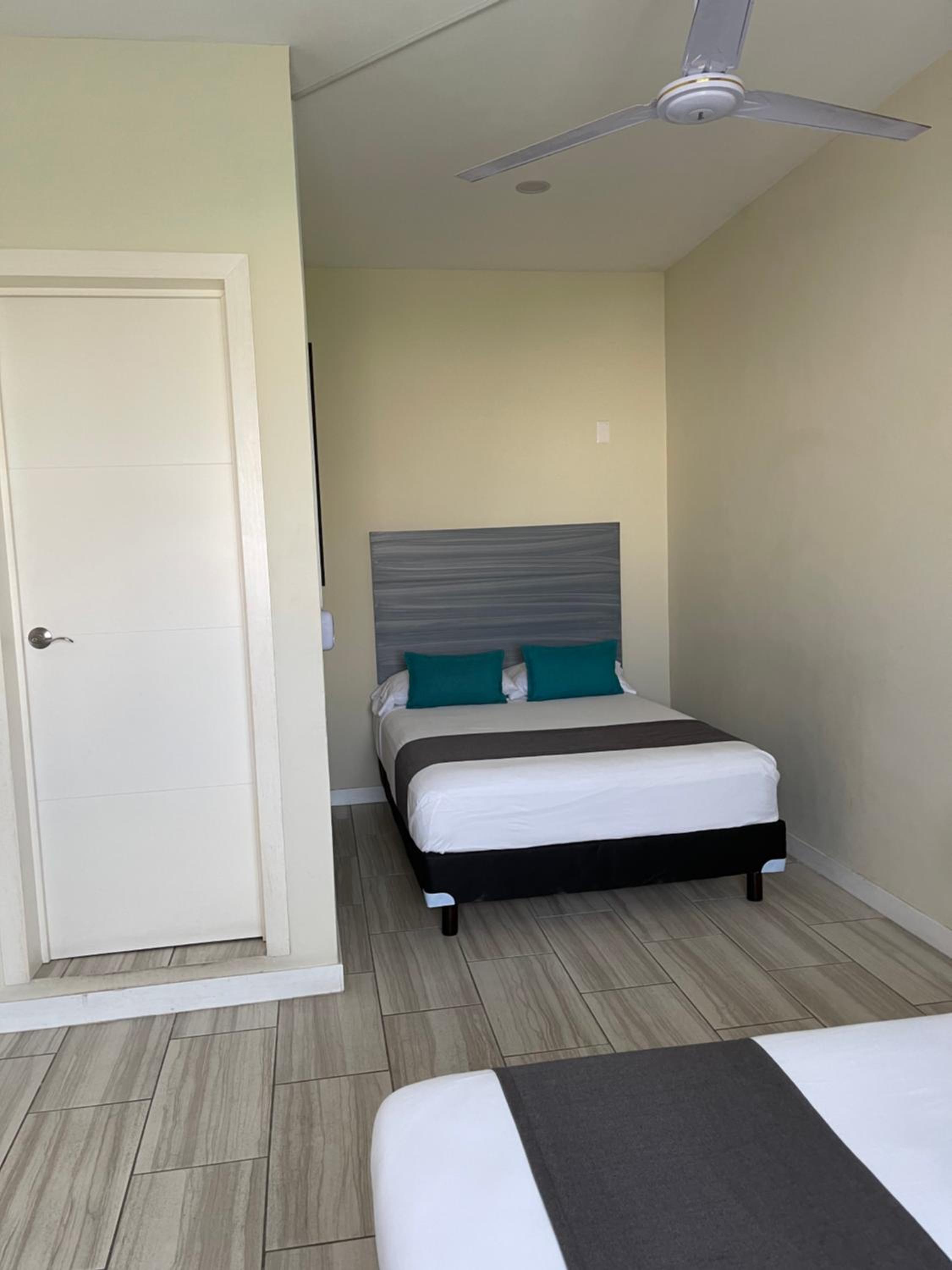 Quadruple Room - Photo 5