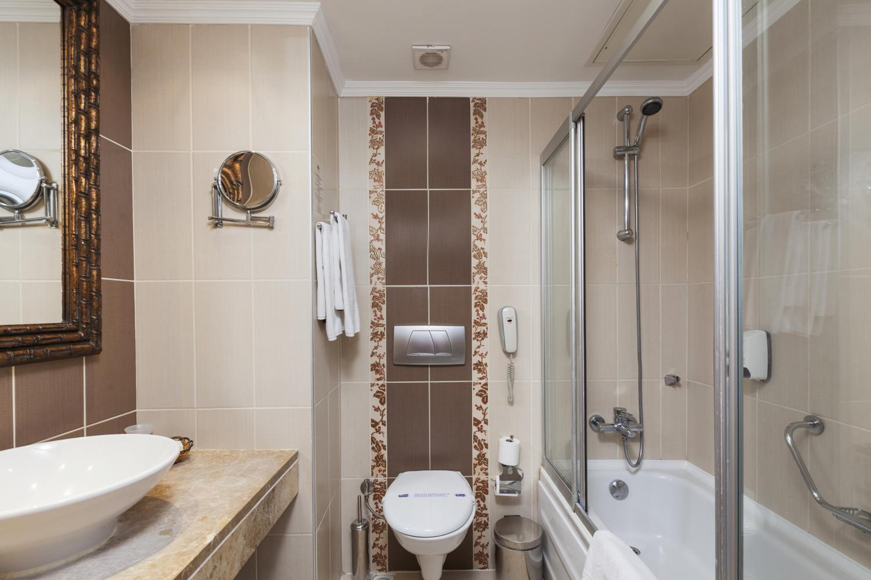 Standard Double or Twin Room photo 3