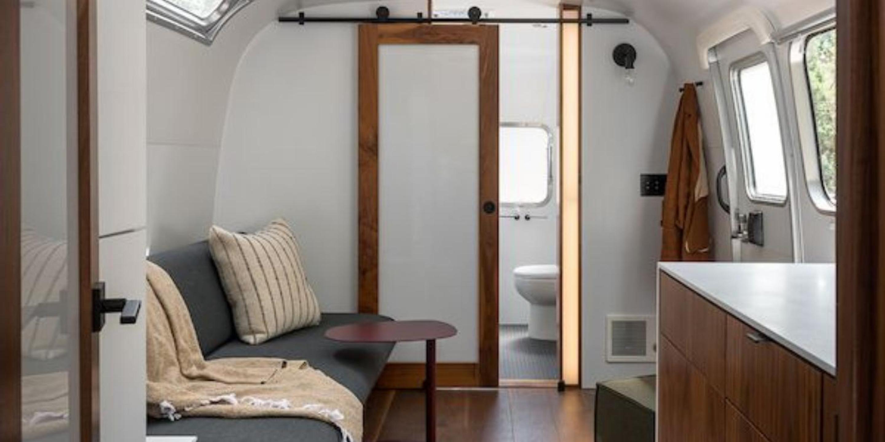 Deluxe Queen Suite photo 1