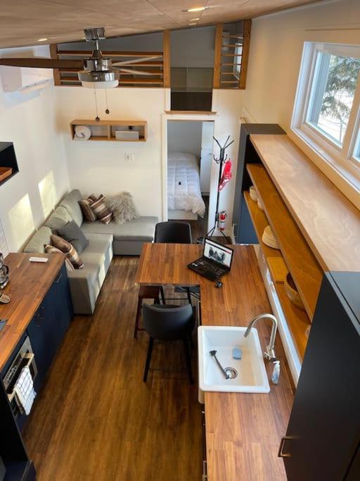 Mobile Home - Photo 3