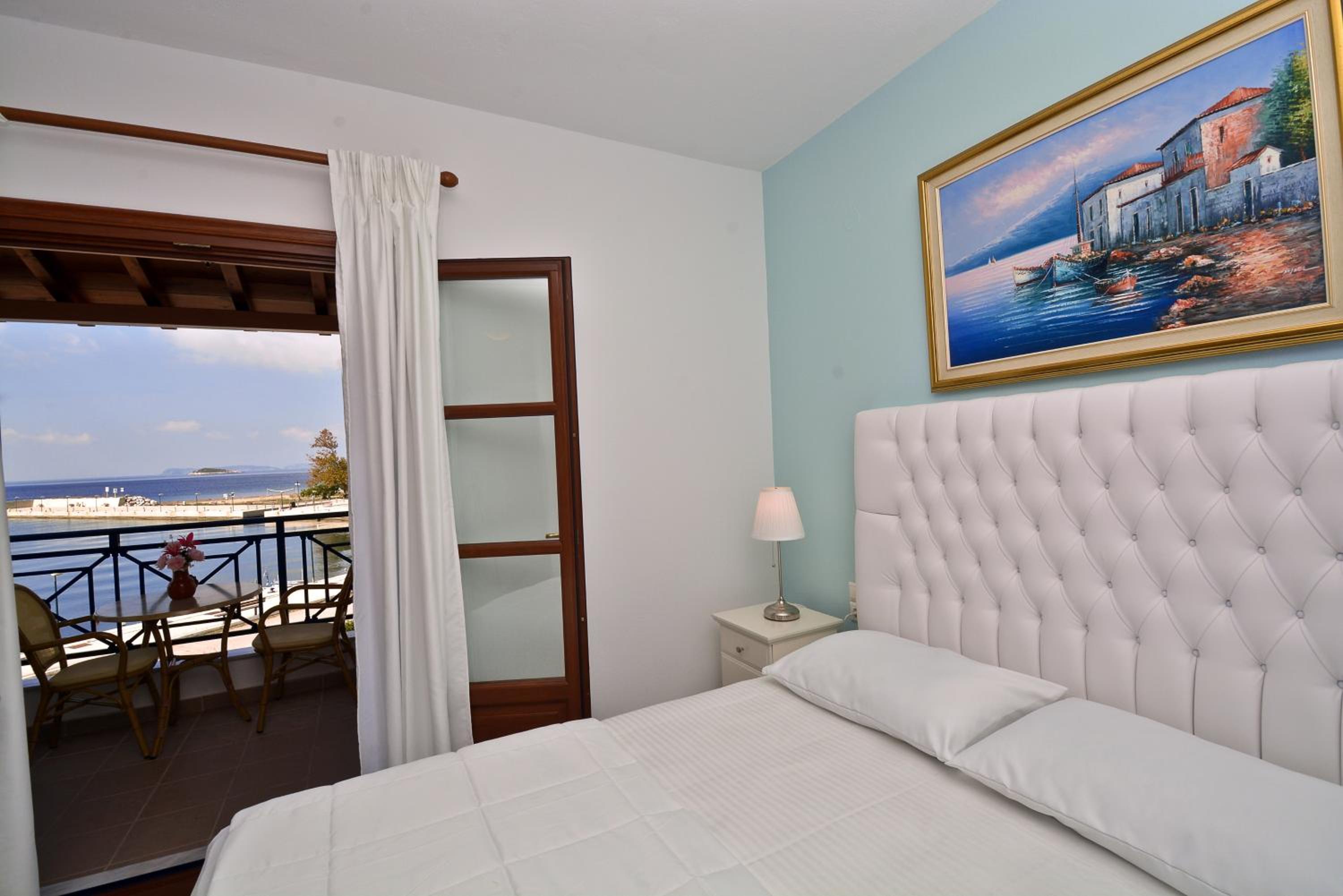 Superior Studio with Panoramic Sea View - Photo 8