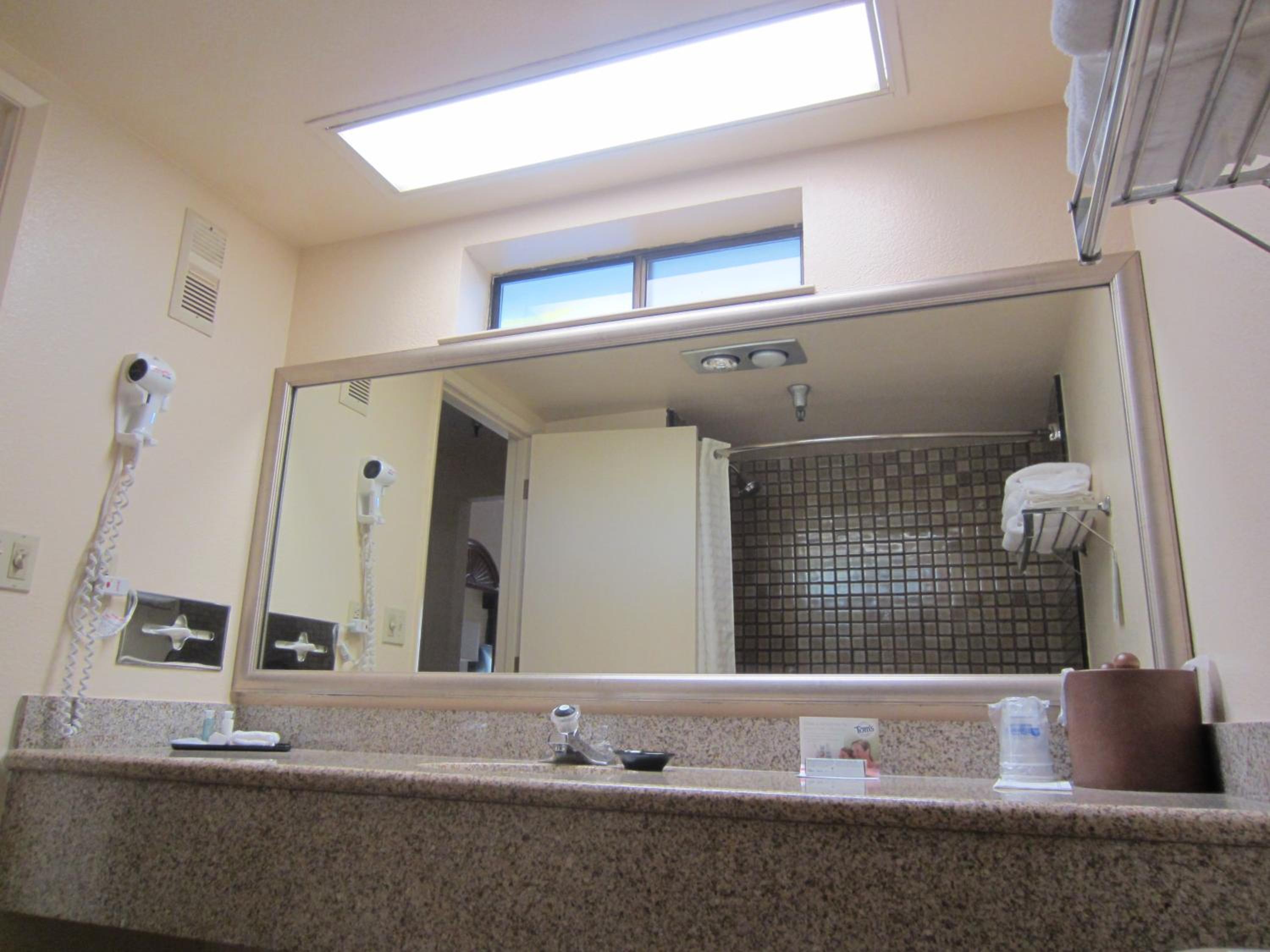 Queen Room - Non-Smoking - Photo 2
