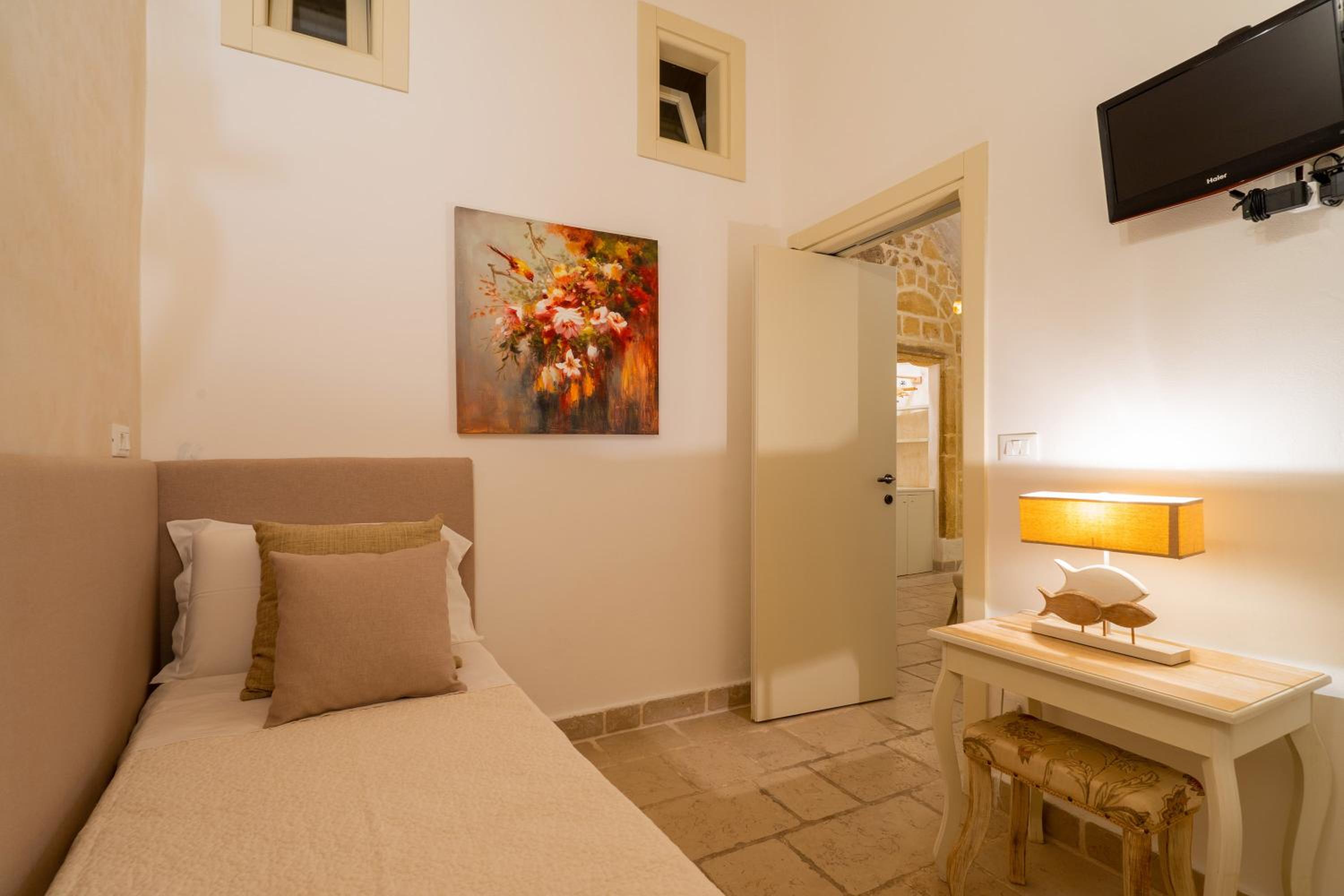 Standard Family Room - Photo 3