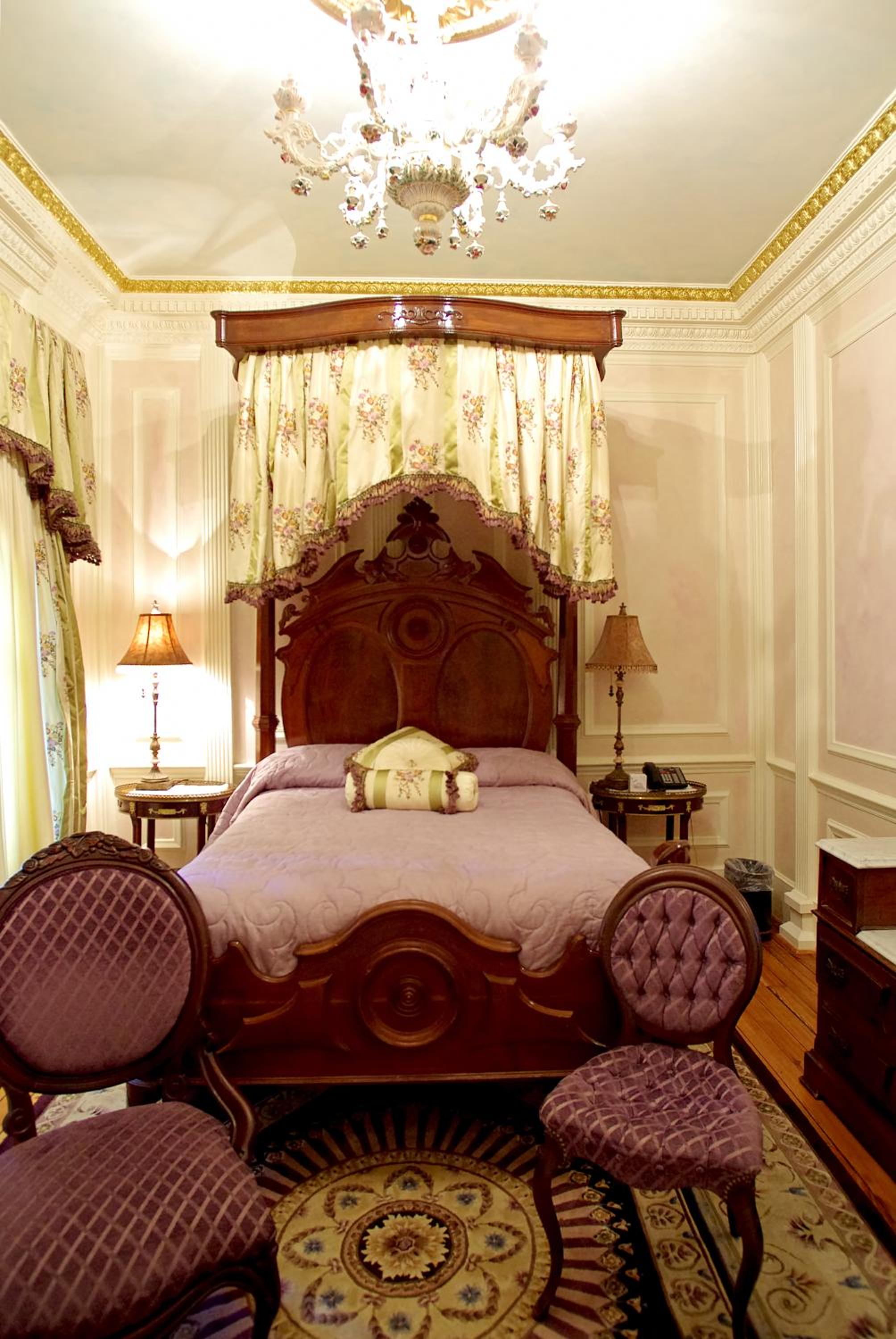 Standard Queen Room