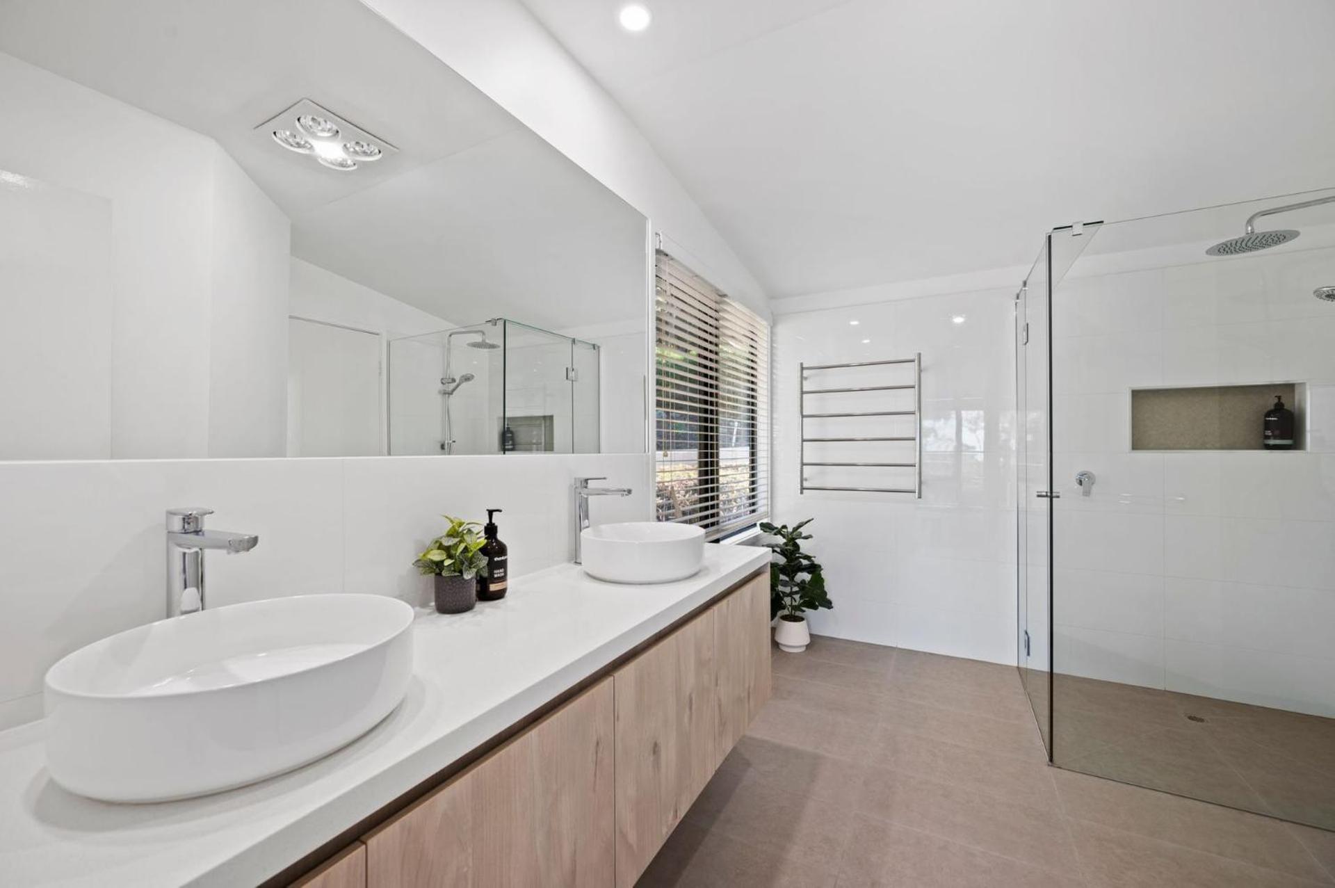 Three-Bedroom House photo 3