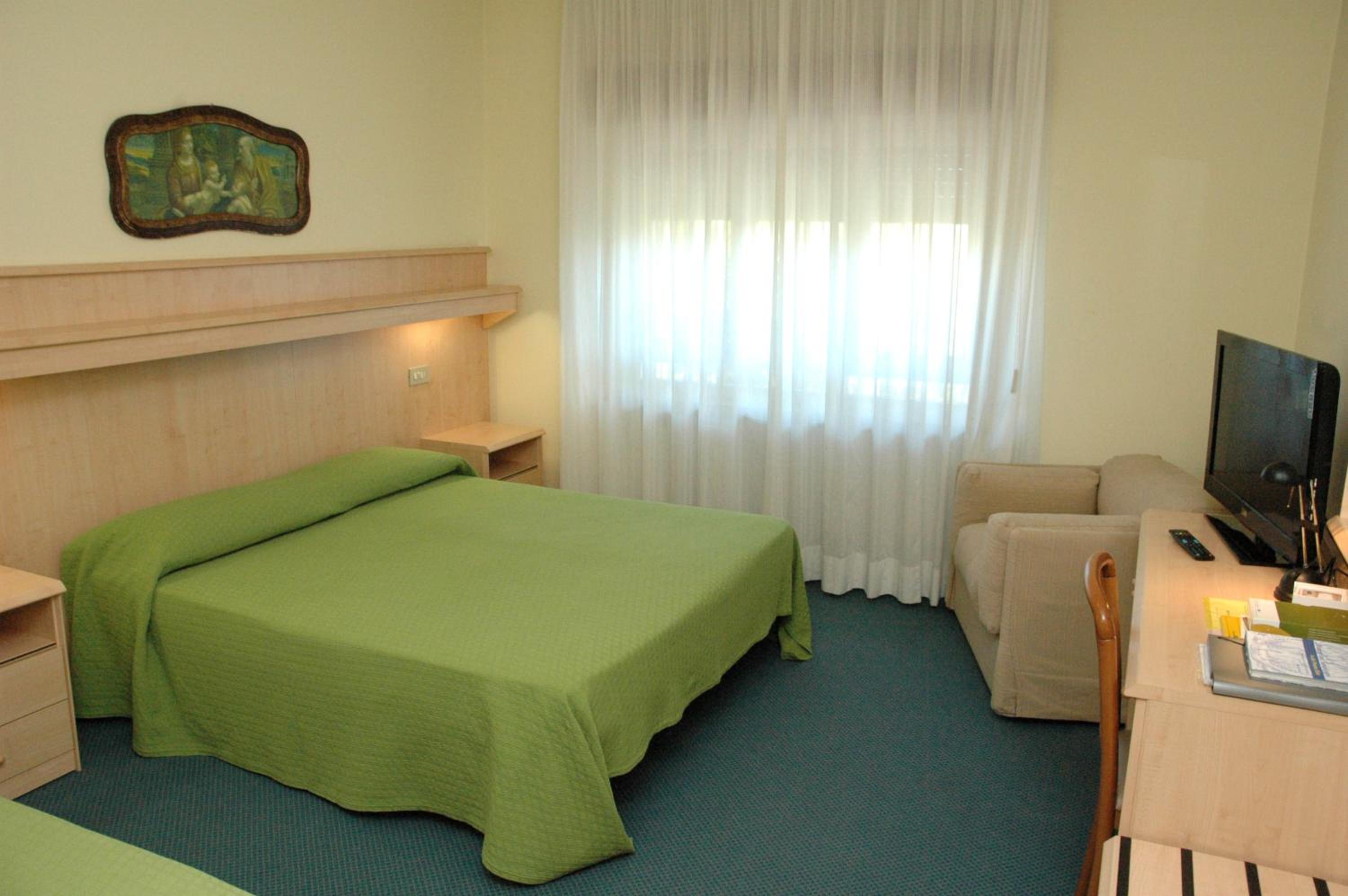 Double or Twin Room photo 3
