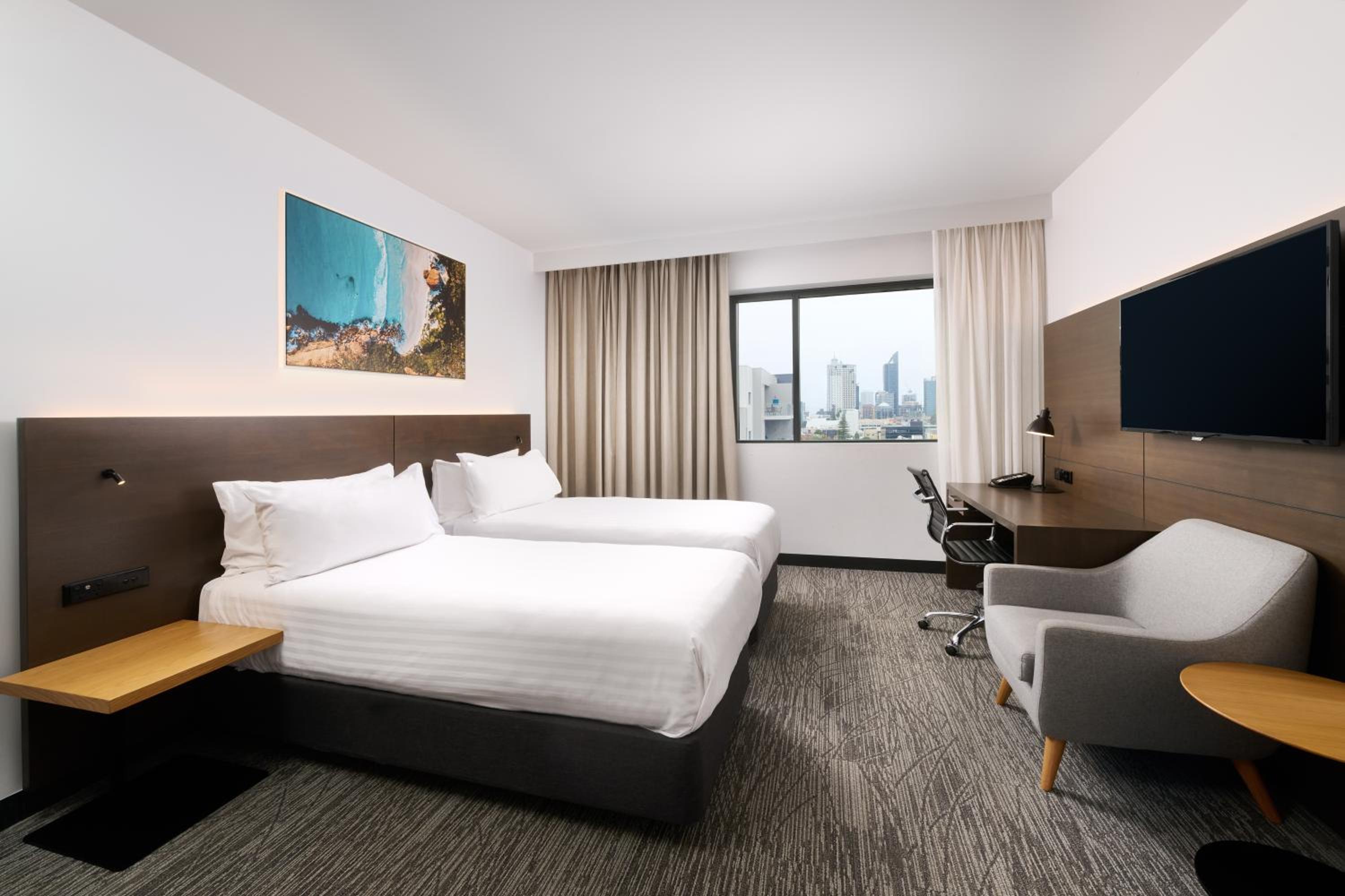 Standard King Room with City View