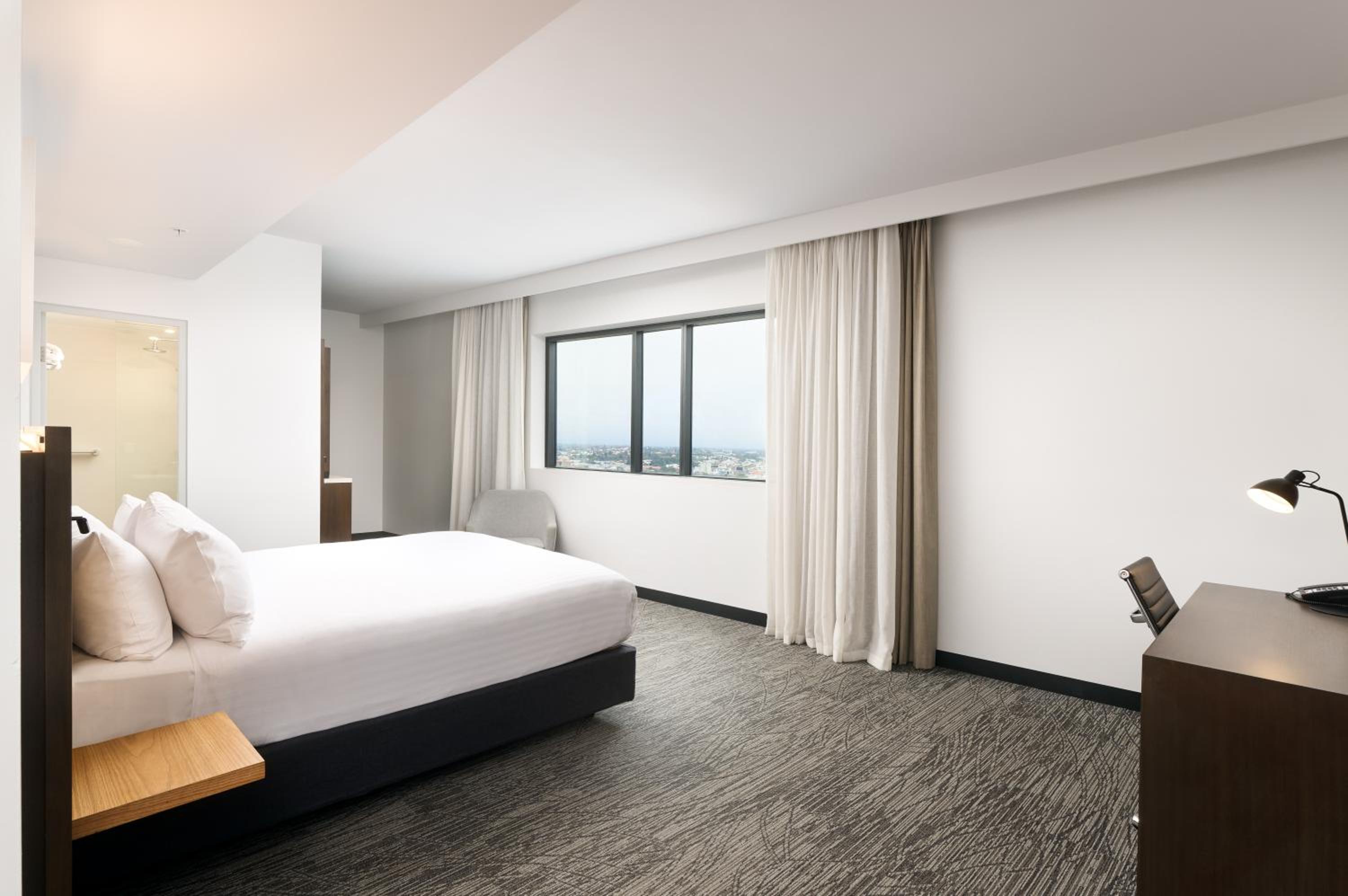 Premium King Room thumbnail 5