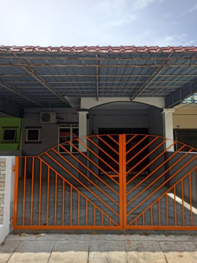 Three-Bedroom House photo 1