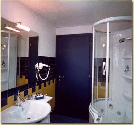 Standard Double Room - Photo 2