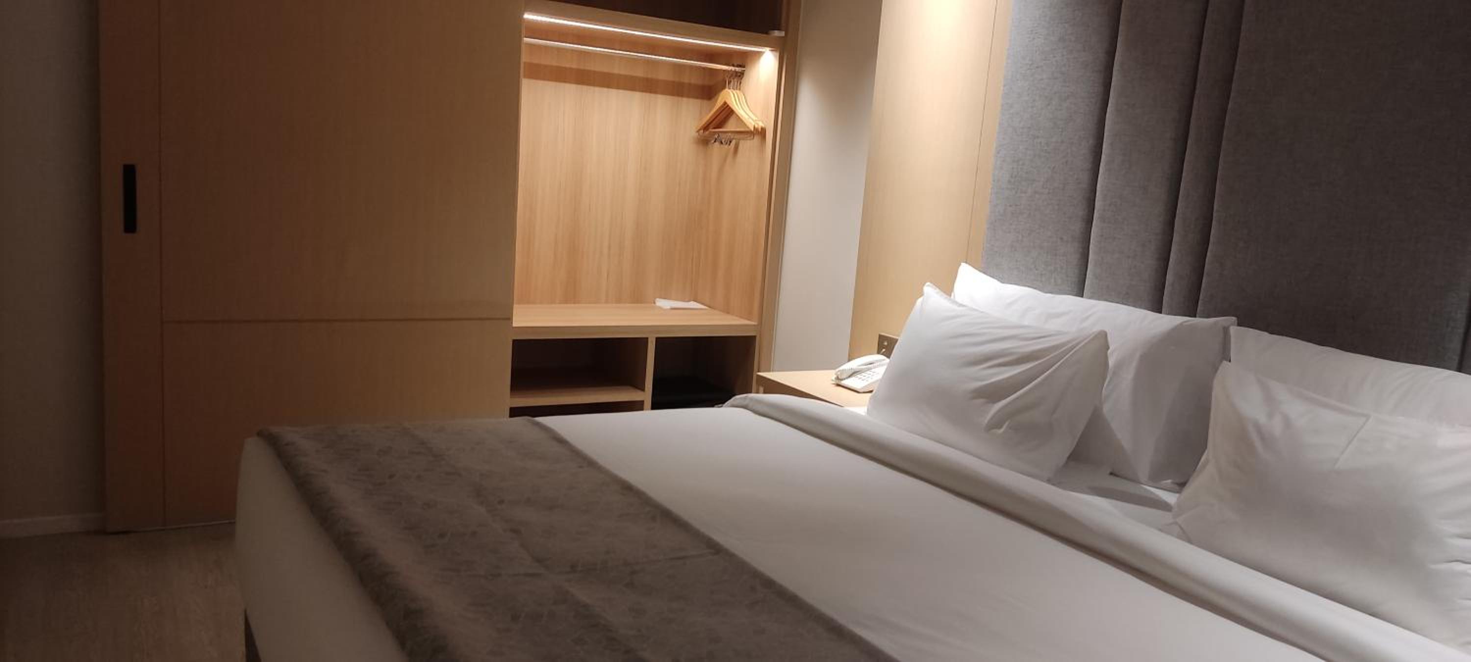 Suite - Photo 7