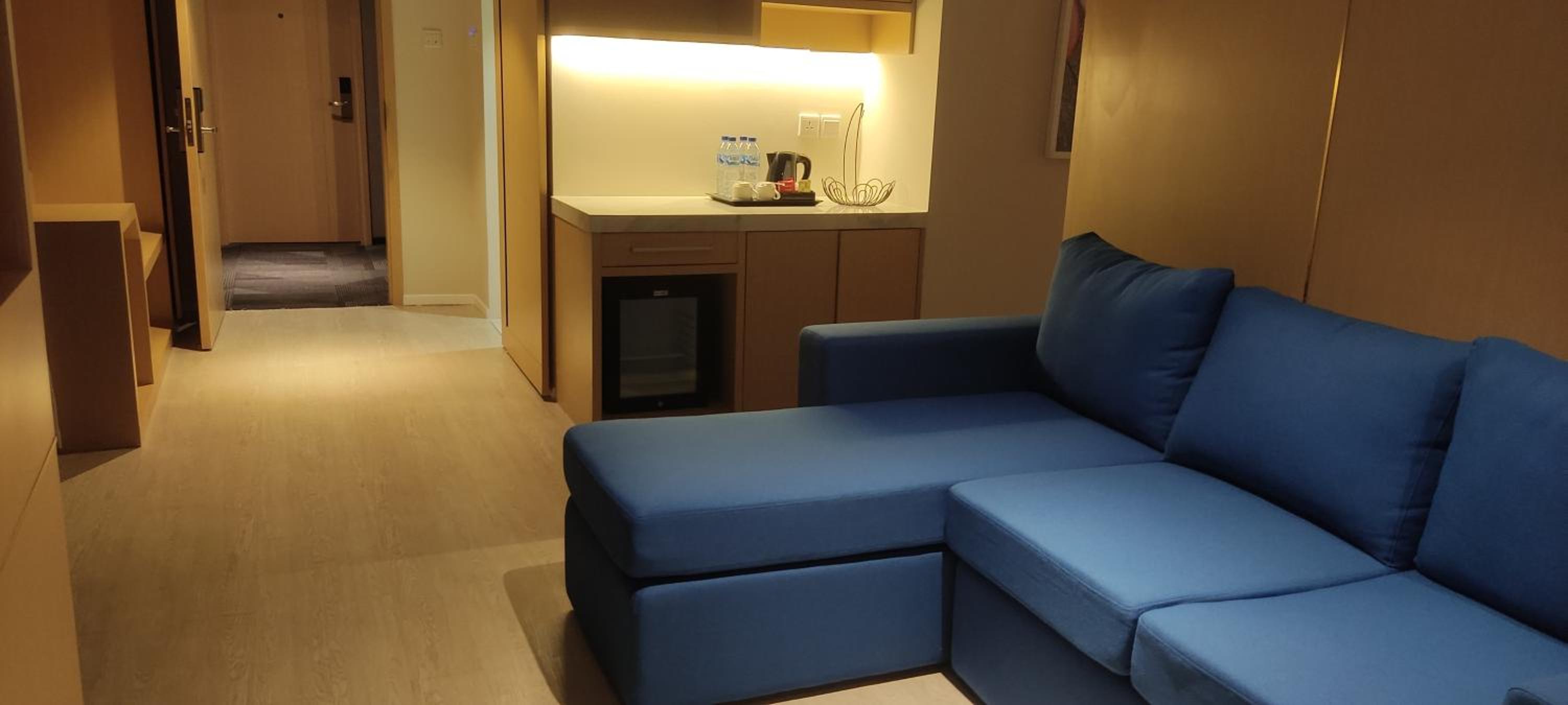 Suite - Photo 9