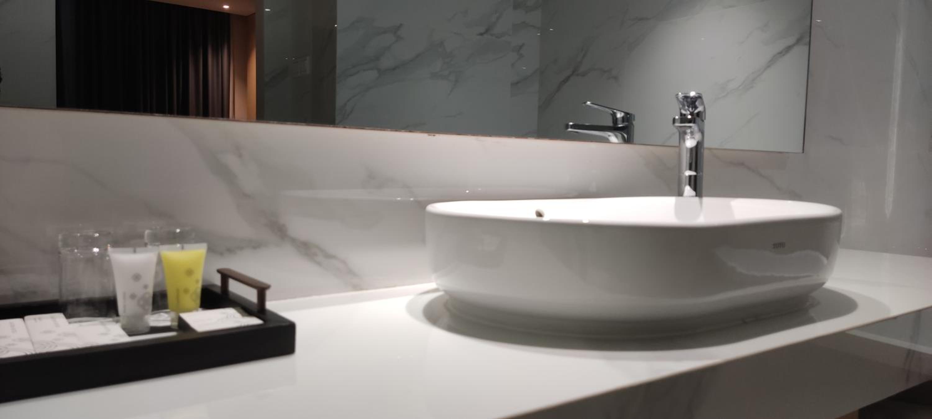 Suite - Photo 14