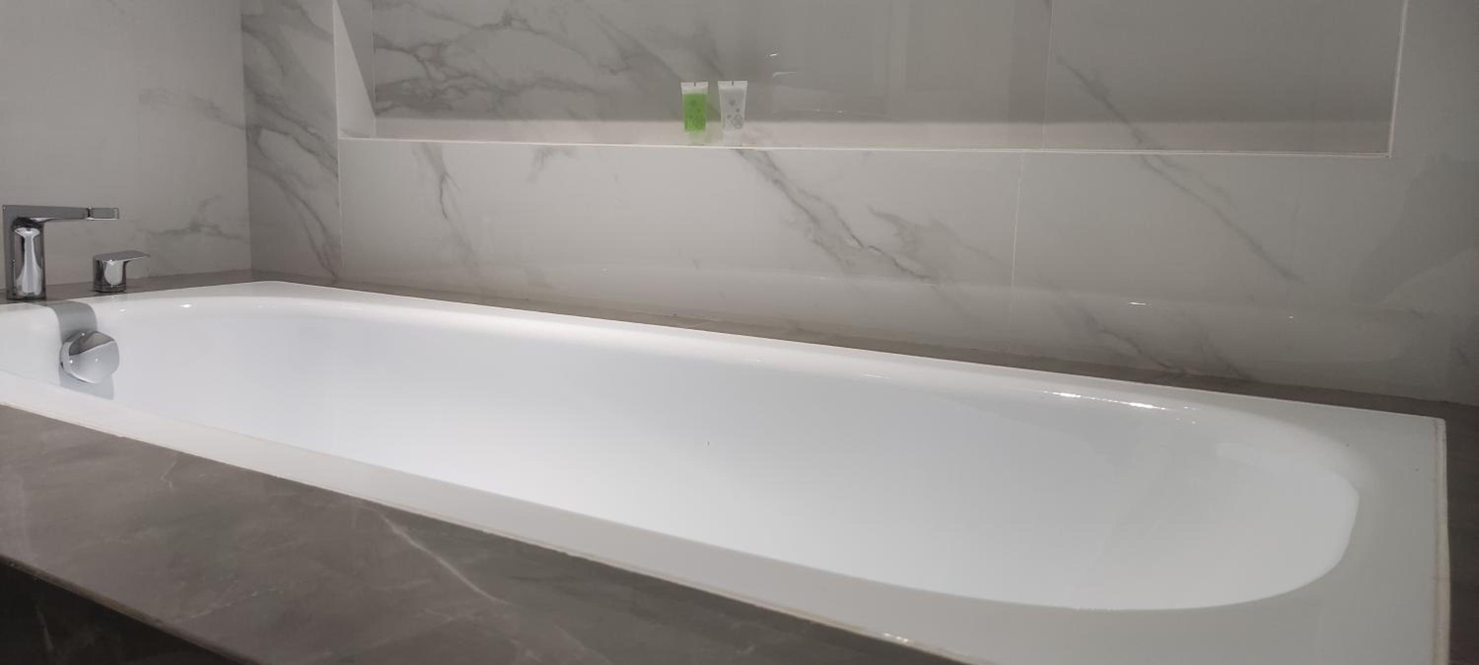 Suite - Photo 15