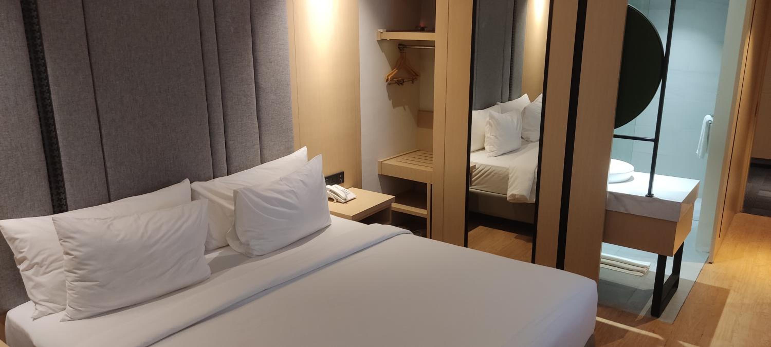 Deluxe Double Room - Photo 10