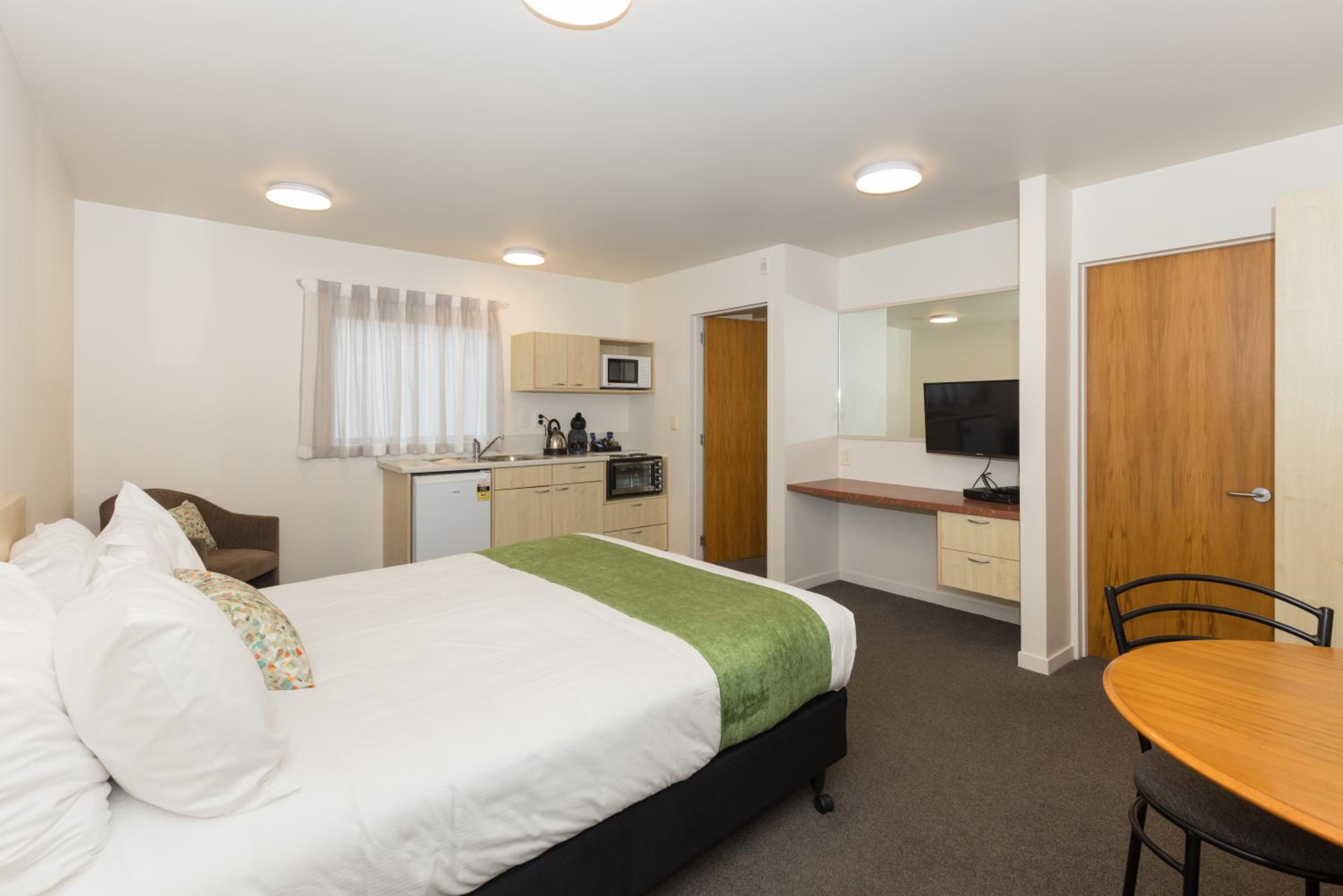 One-Bedroom Apartment - Photo 7
