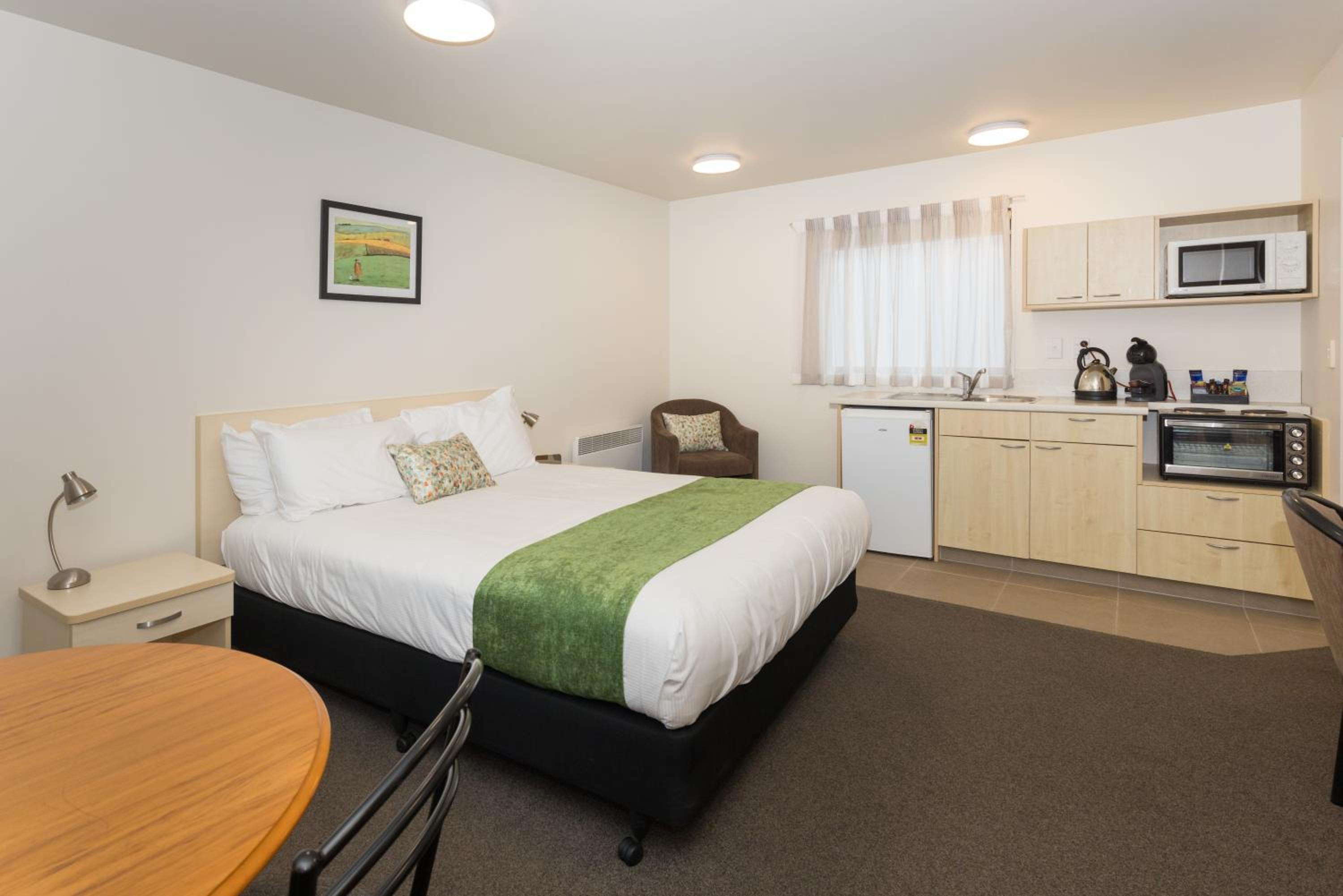 One-Bedroom Apartment - Photo 1