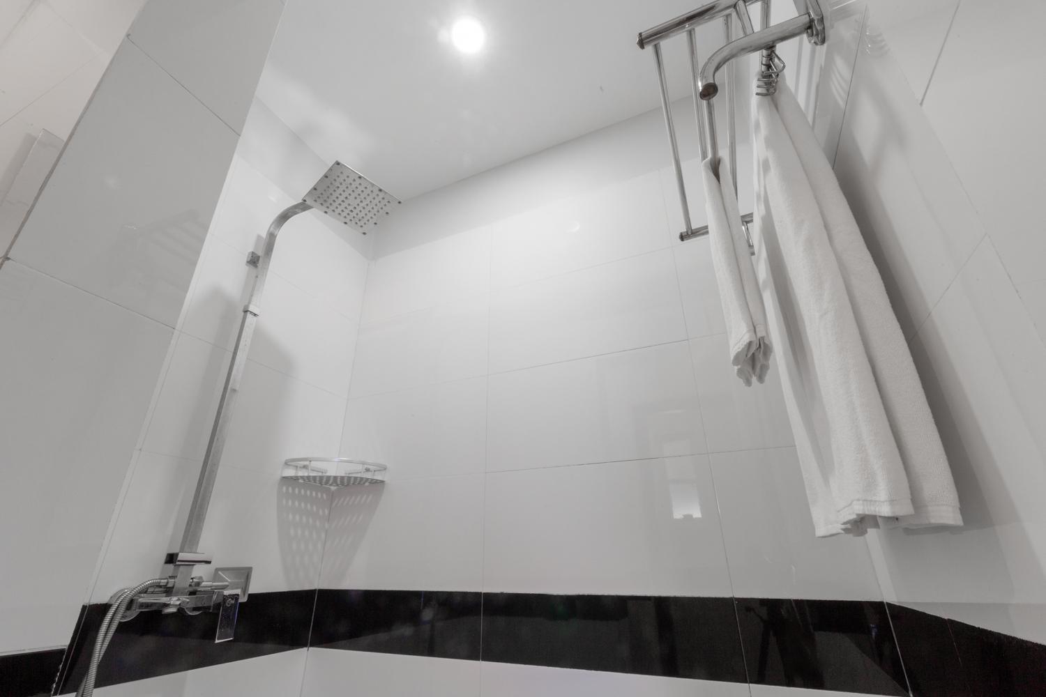 Deluxe Double Room with Balcony - Photo 3