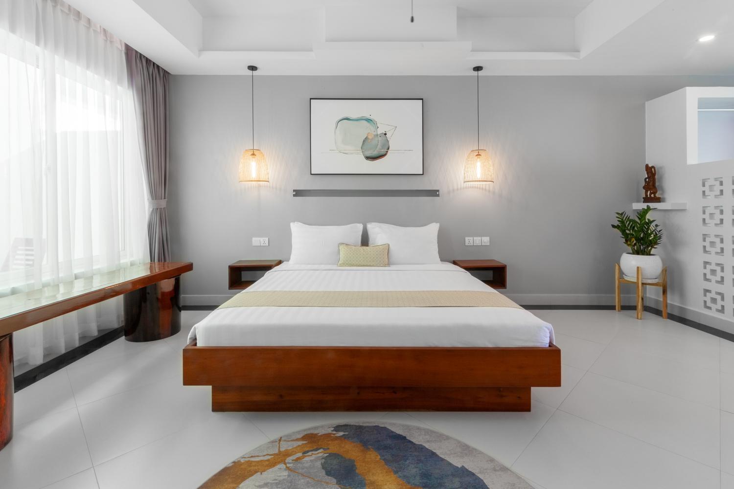 Deluxe Double Room with Balcony - Photo 11