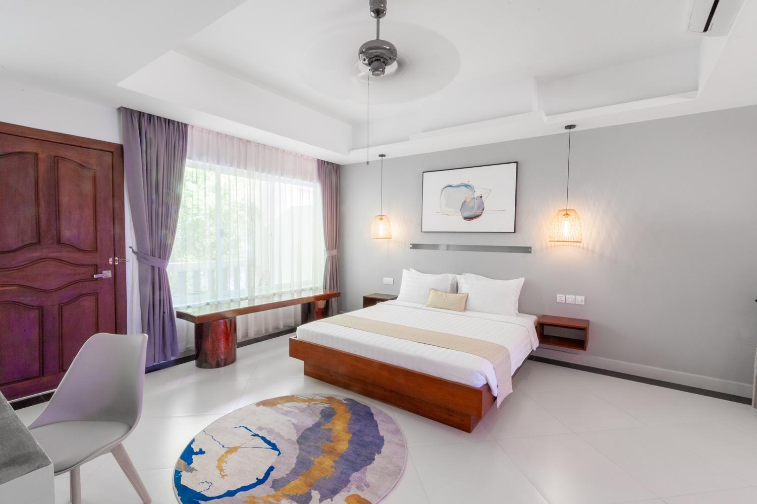 Deluxe Double Room with Balcony - Photo 10