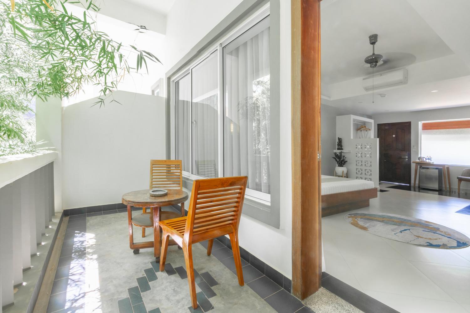 Deluxe Double Room with Balcony - Photo 7
