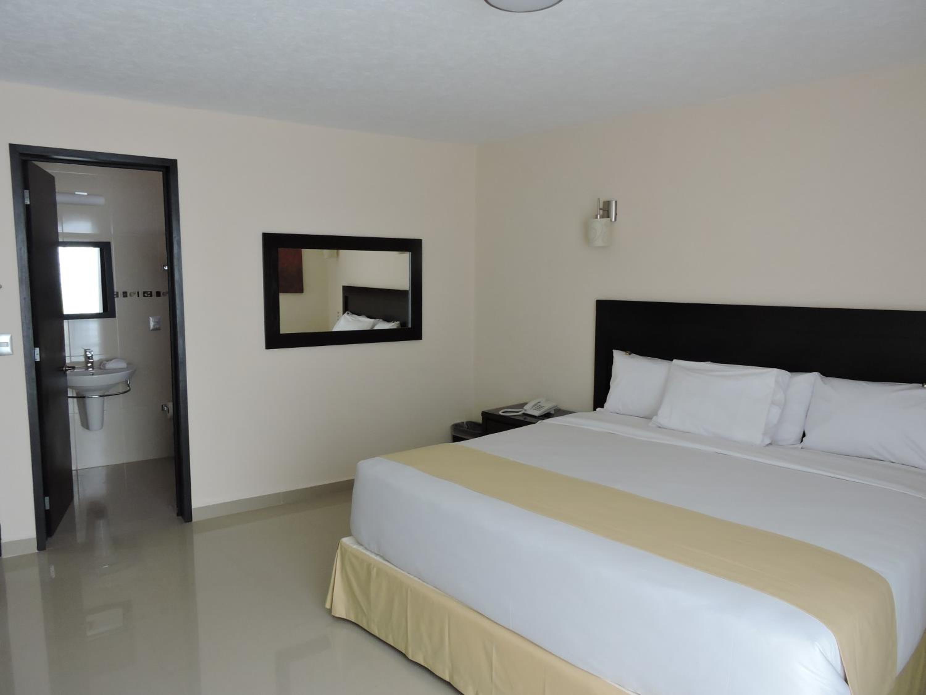 Standard King Room - Photo 1