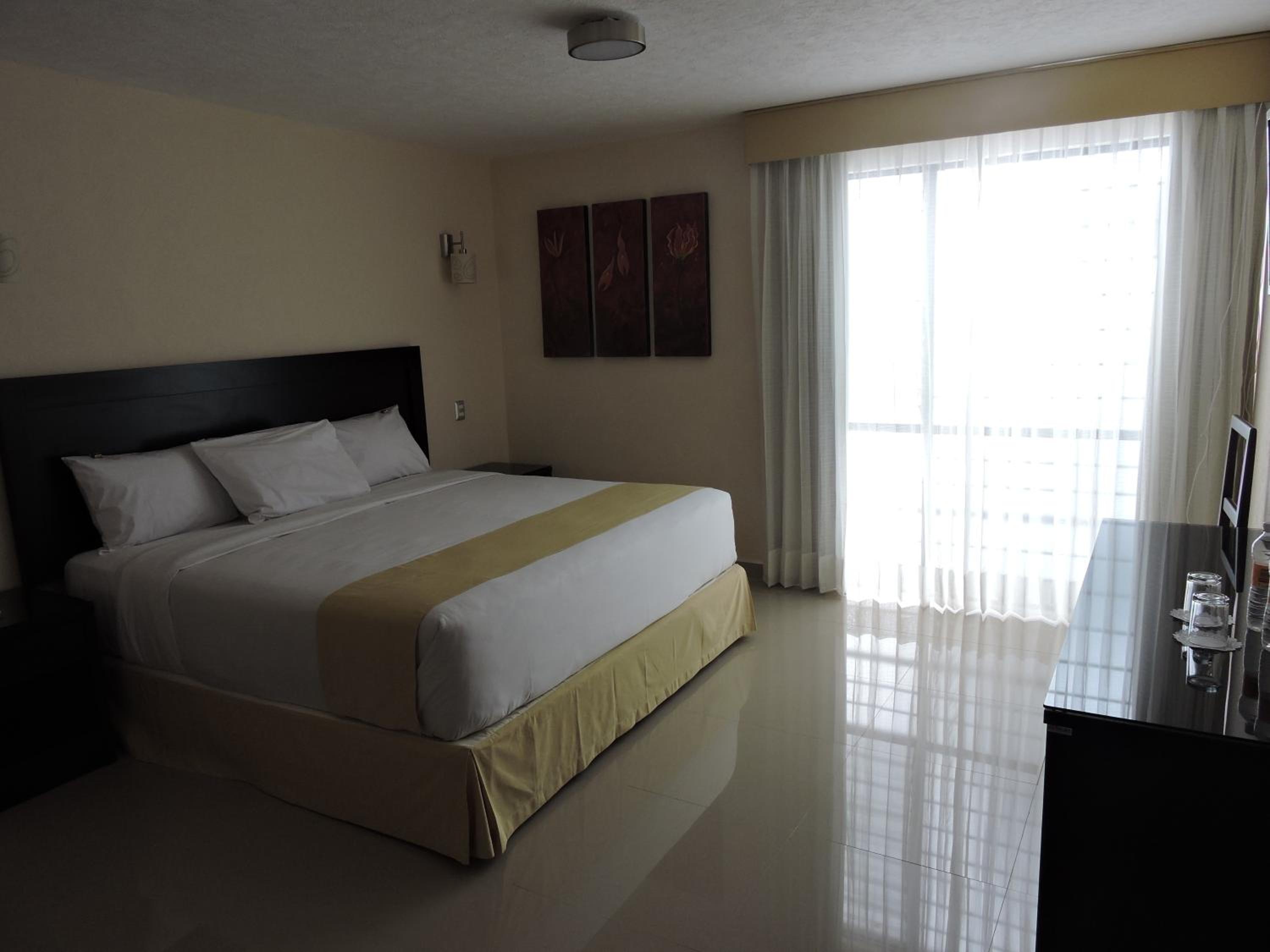 Standard King Room - Photo 3