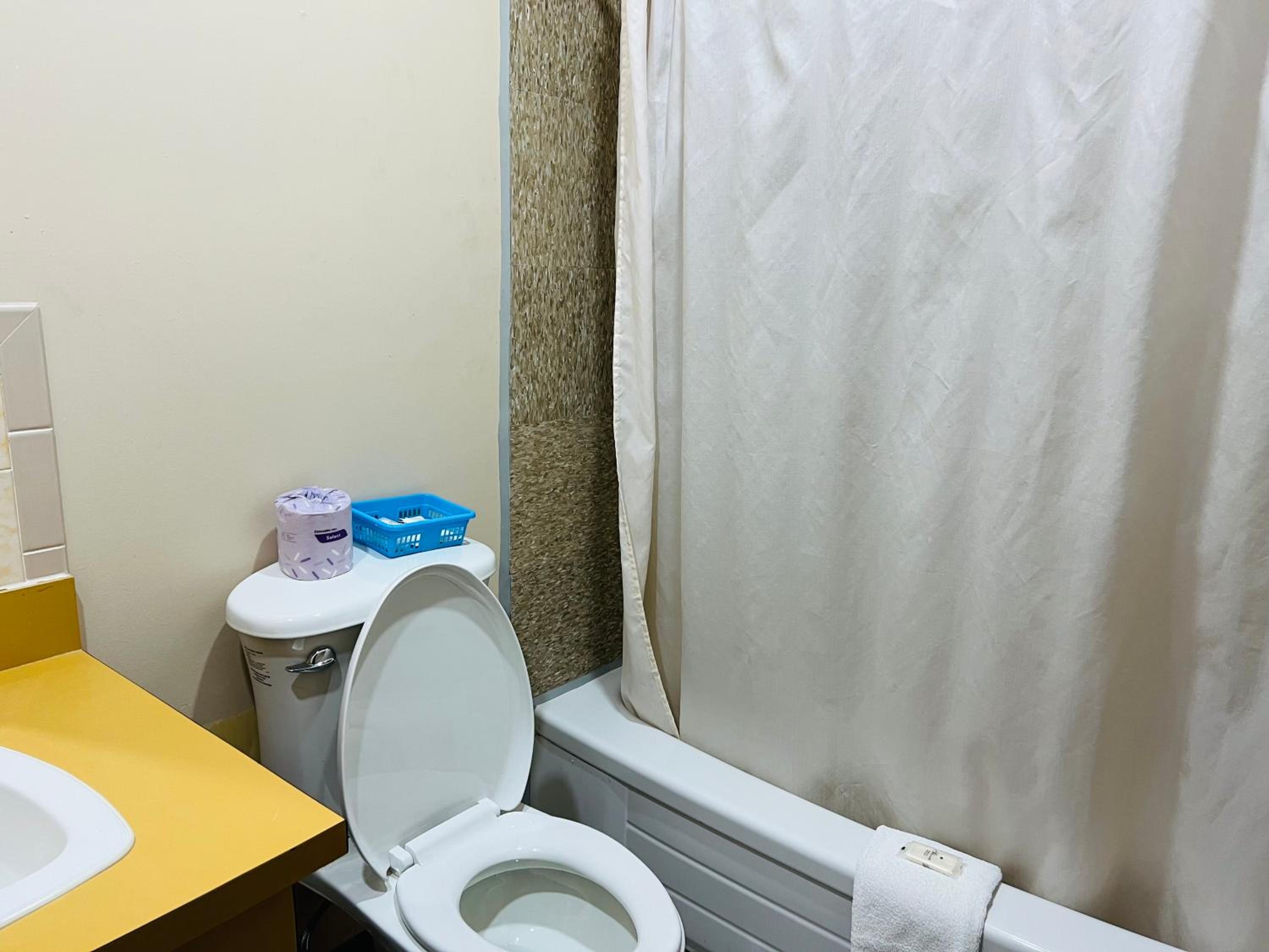 Queen Suite - Photo 3