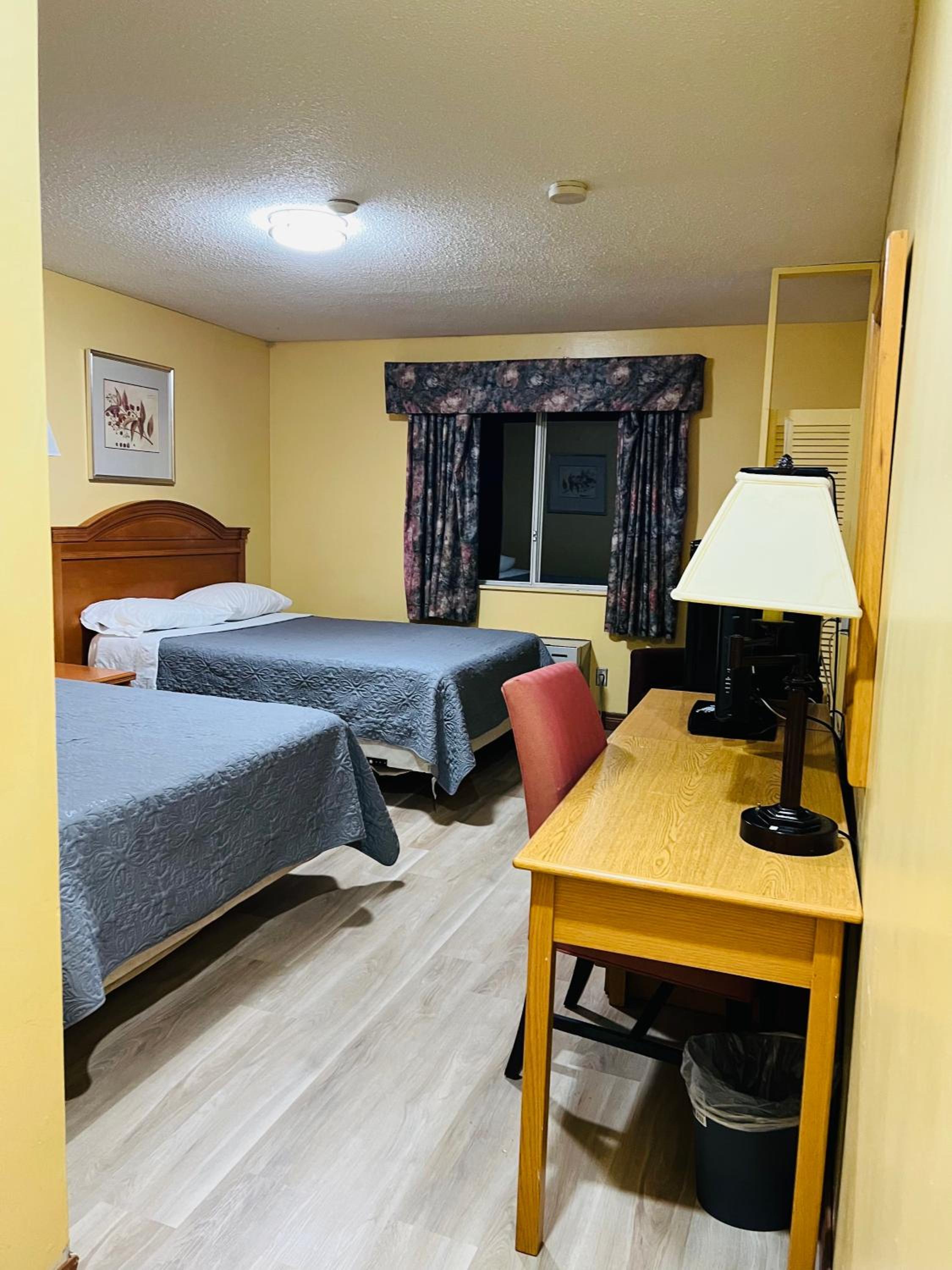 Standard Room with Two Double Beds - Smoking - Photo 1