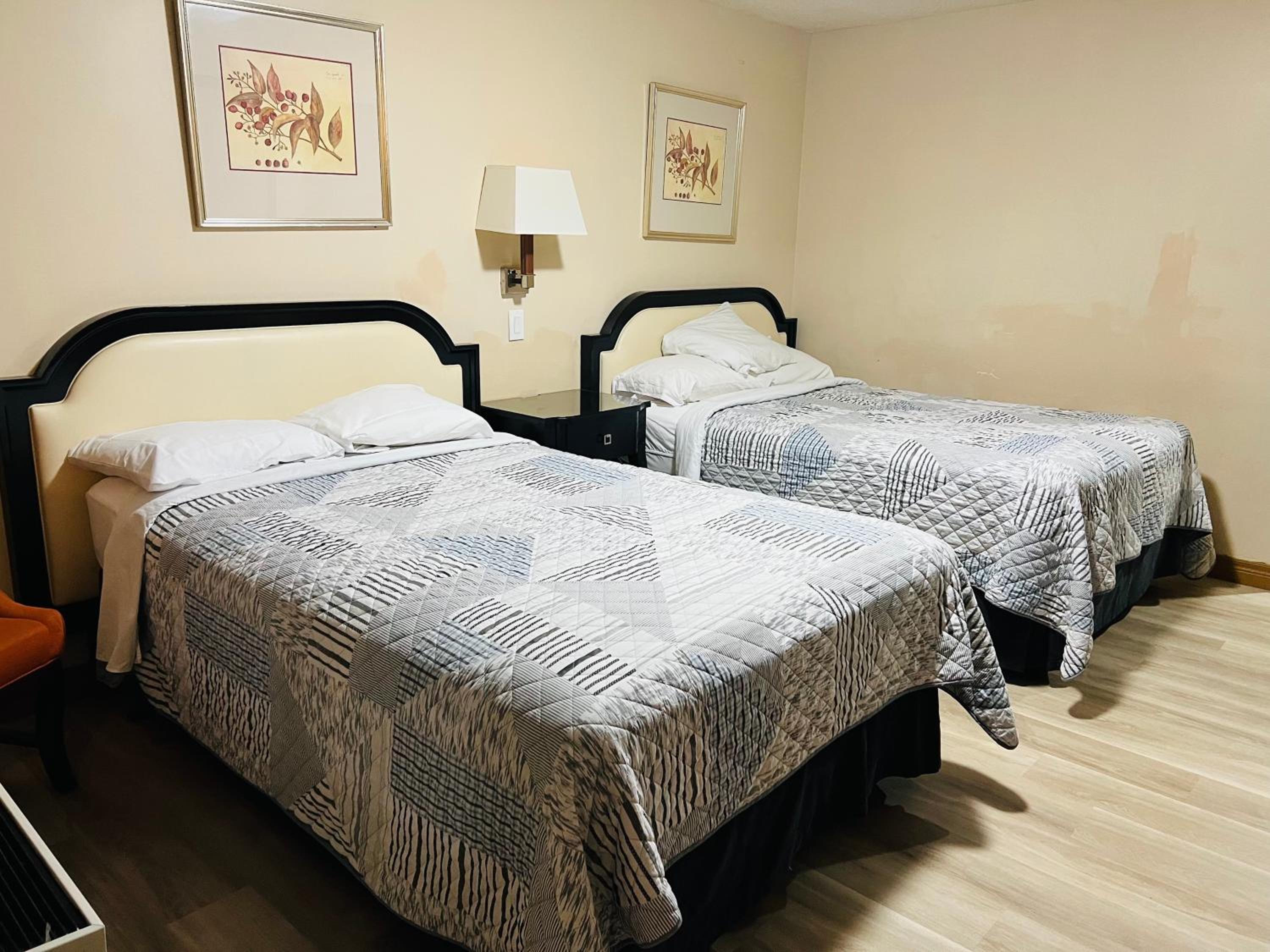 Standard Room with Two Double Beds - Non Smoking - Photo 1