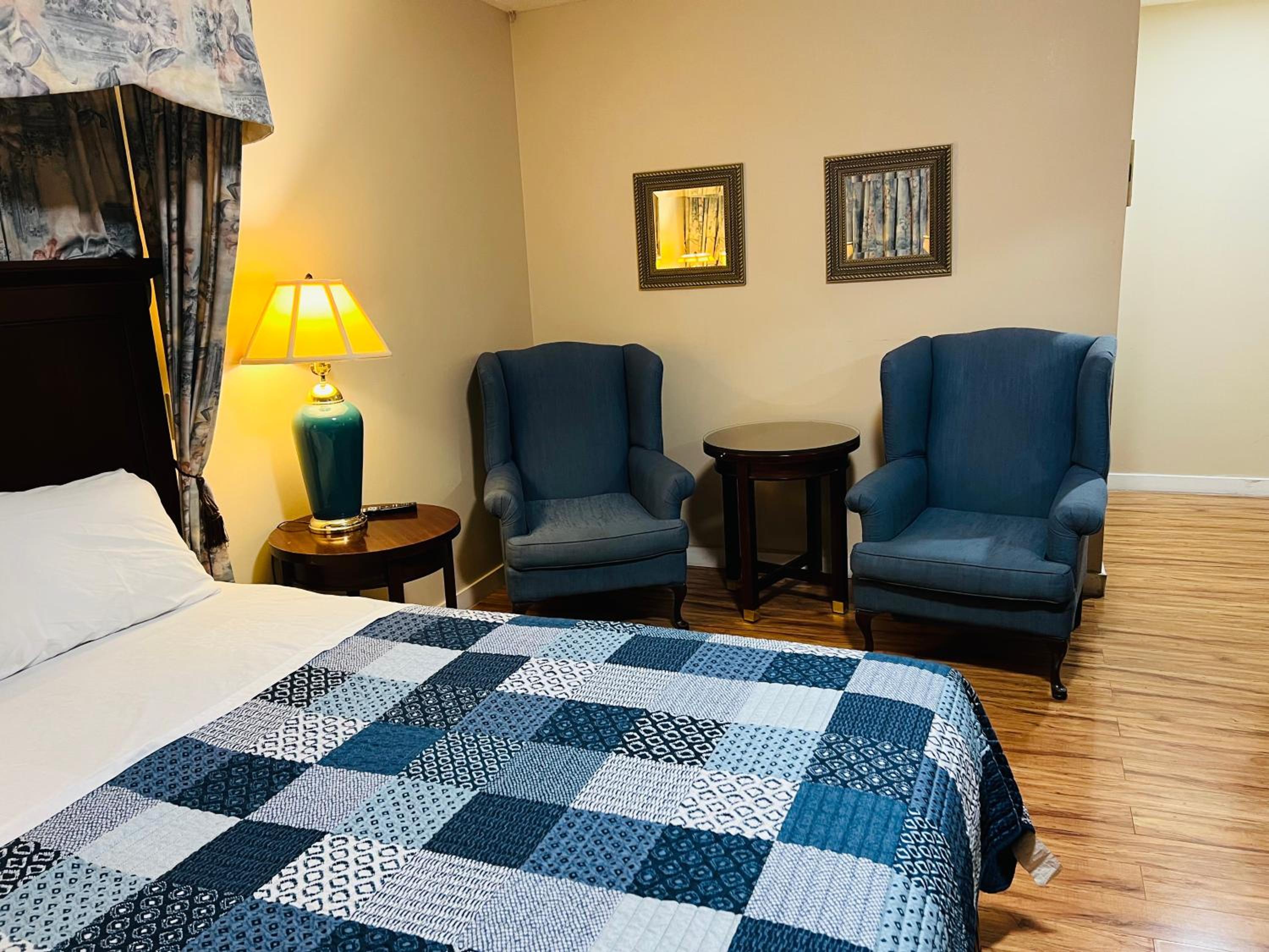 Queen Suite - Photo 5