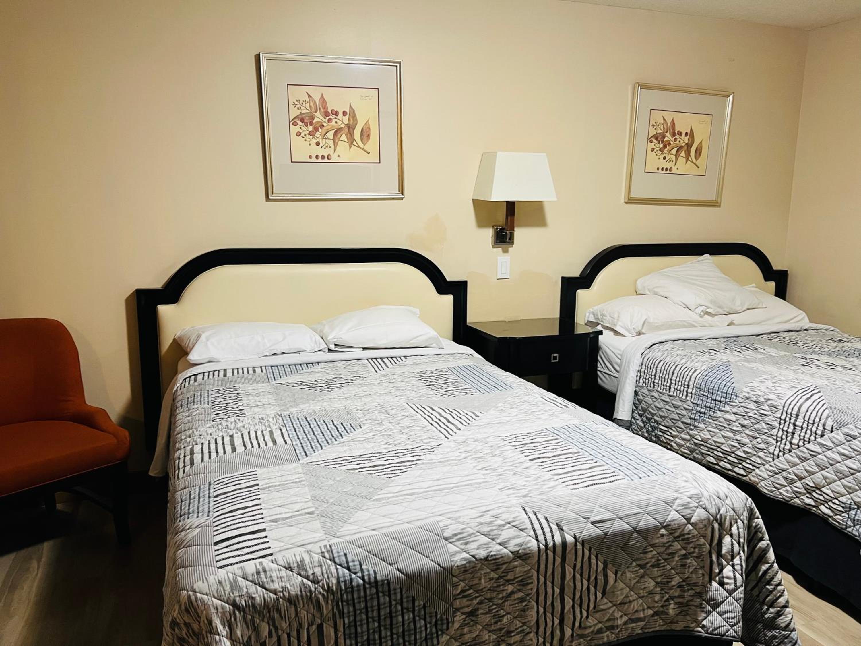 Standard Room with Two Double Beds - Non Smoking - Photo 4